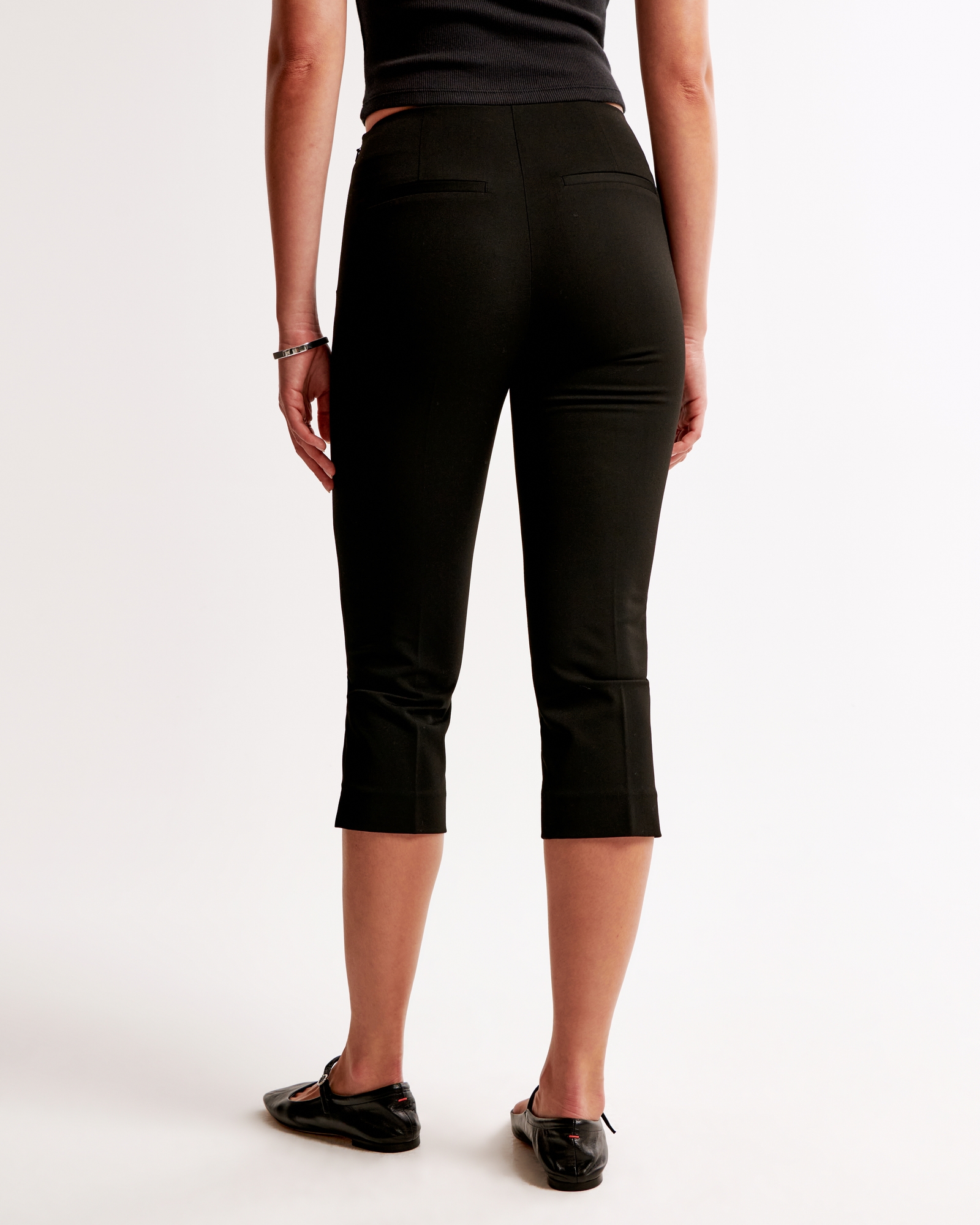 Low Rise Pintuck Capri Pant