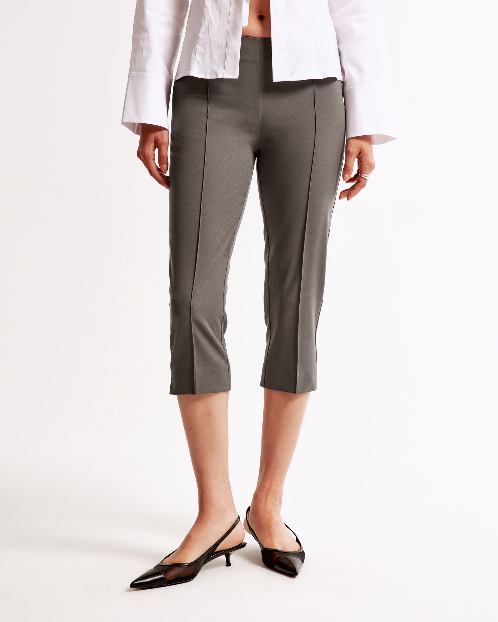 Low Rise Pintuck Capri Pant