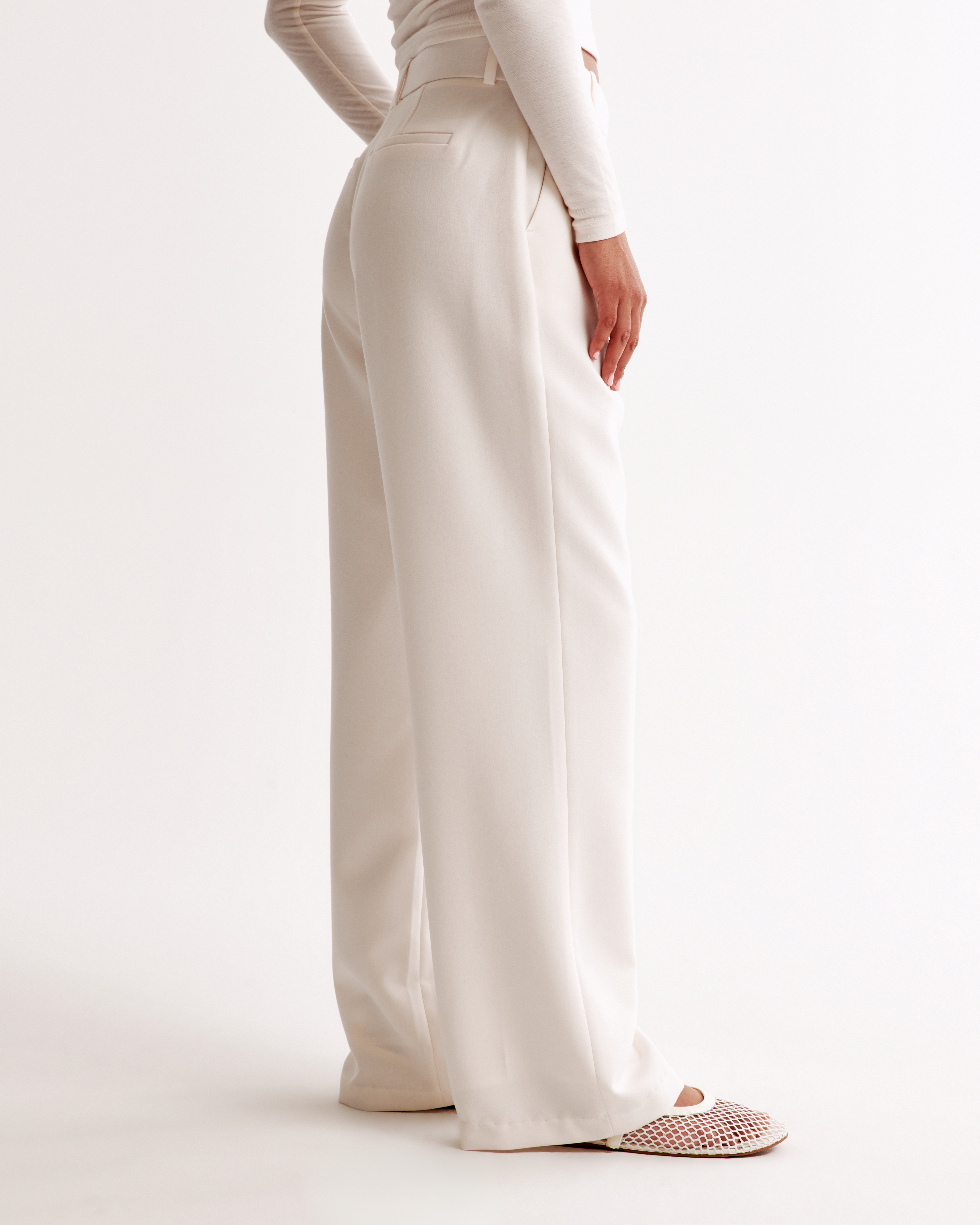 Abercrombie & Fitch Curve Love A&f Sloane Low Rise Tailored Wide Leg Pant In White