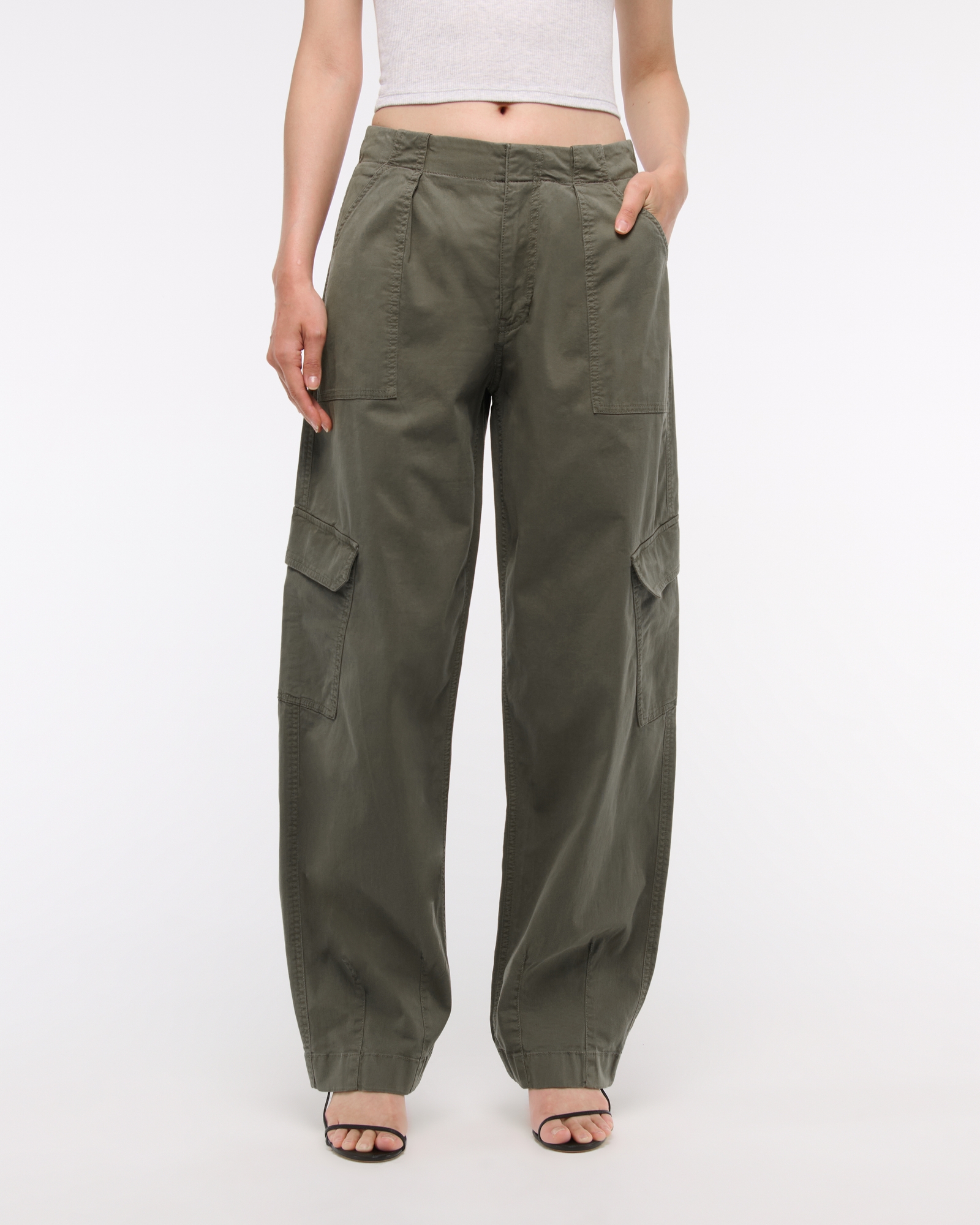 Mid Rise Barrel Cargo Pant