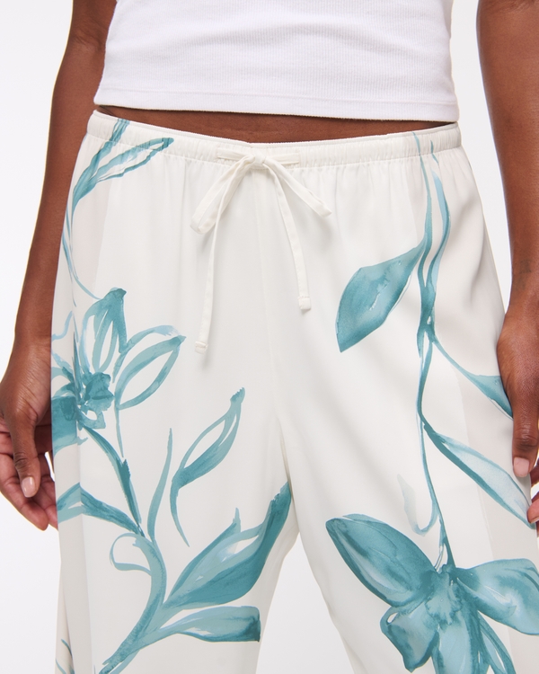 Drapey Wide Leg Pull-On Pant