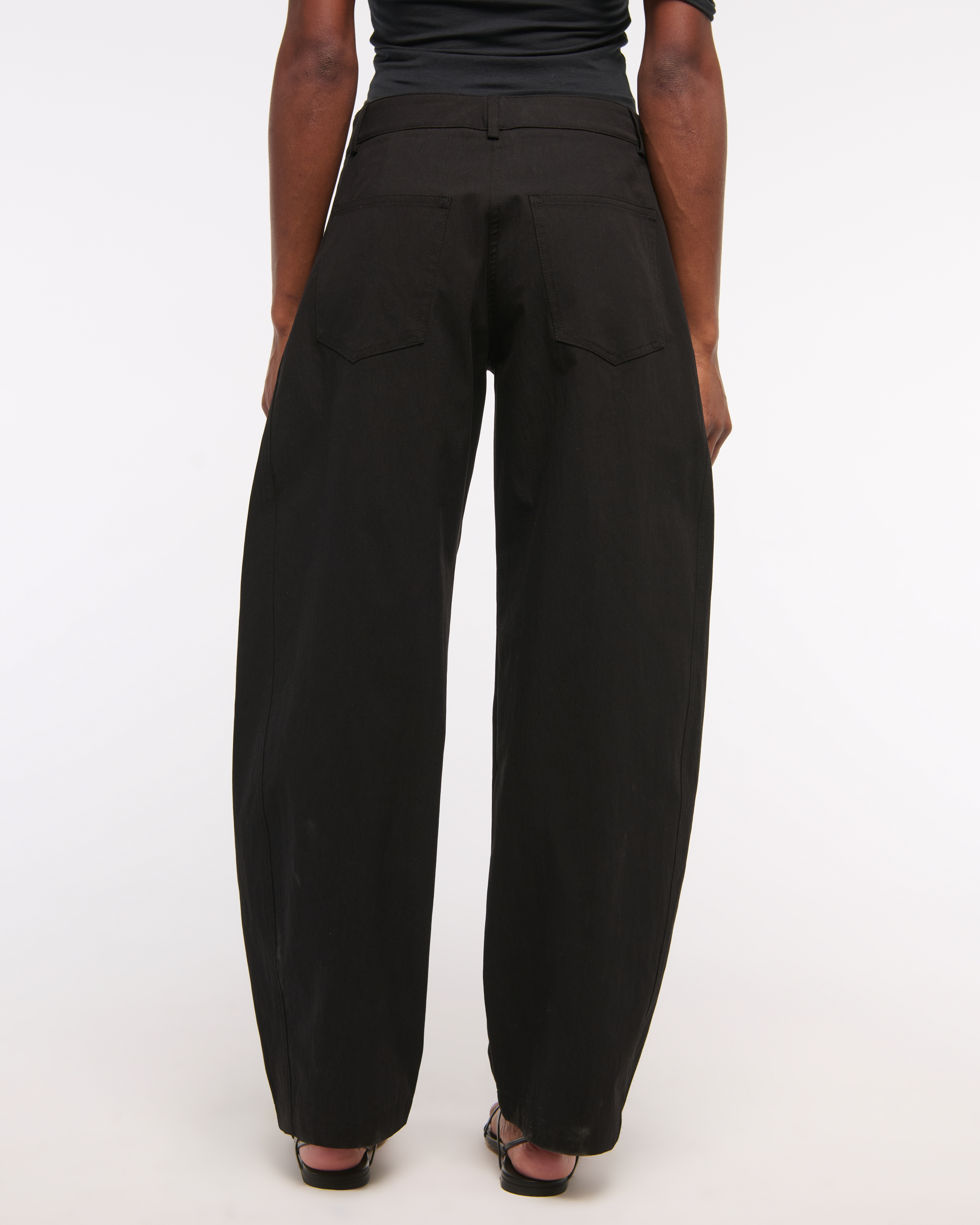 Abercrombie & Fitch Mid Rise Barrel Pant In Black
