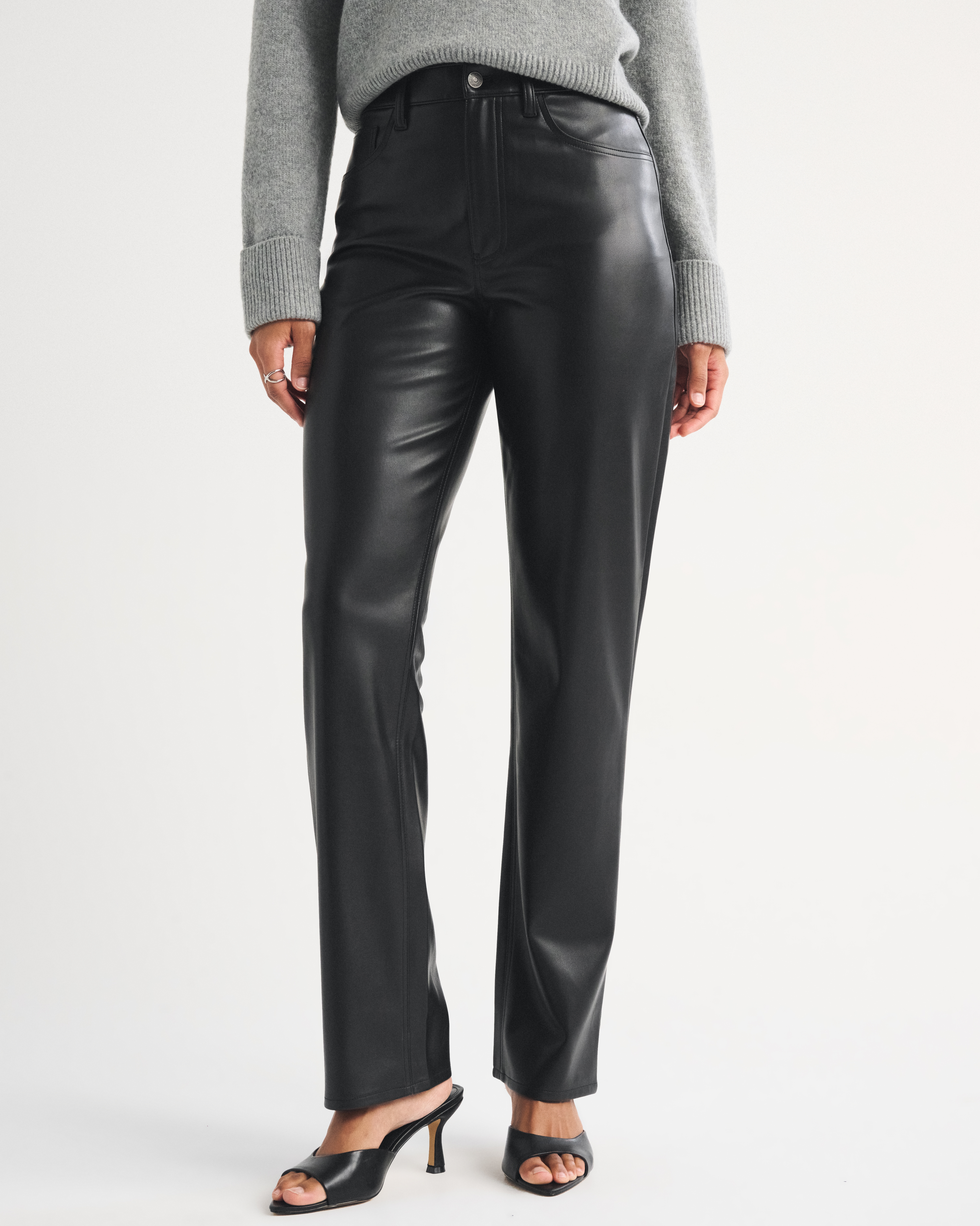 Женские брюки Abercrombie & Fitch Curve Love High Rise 90s Straight Vegan Leather Pant — фото 3