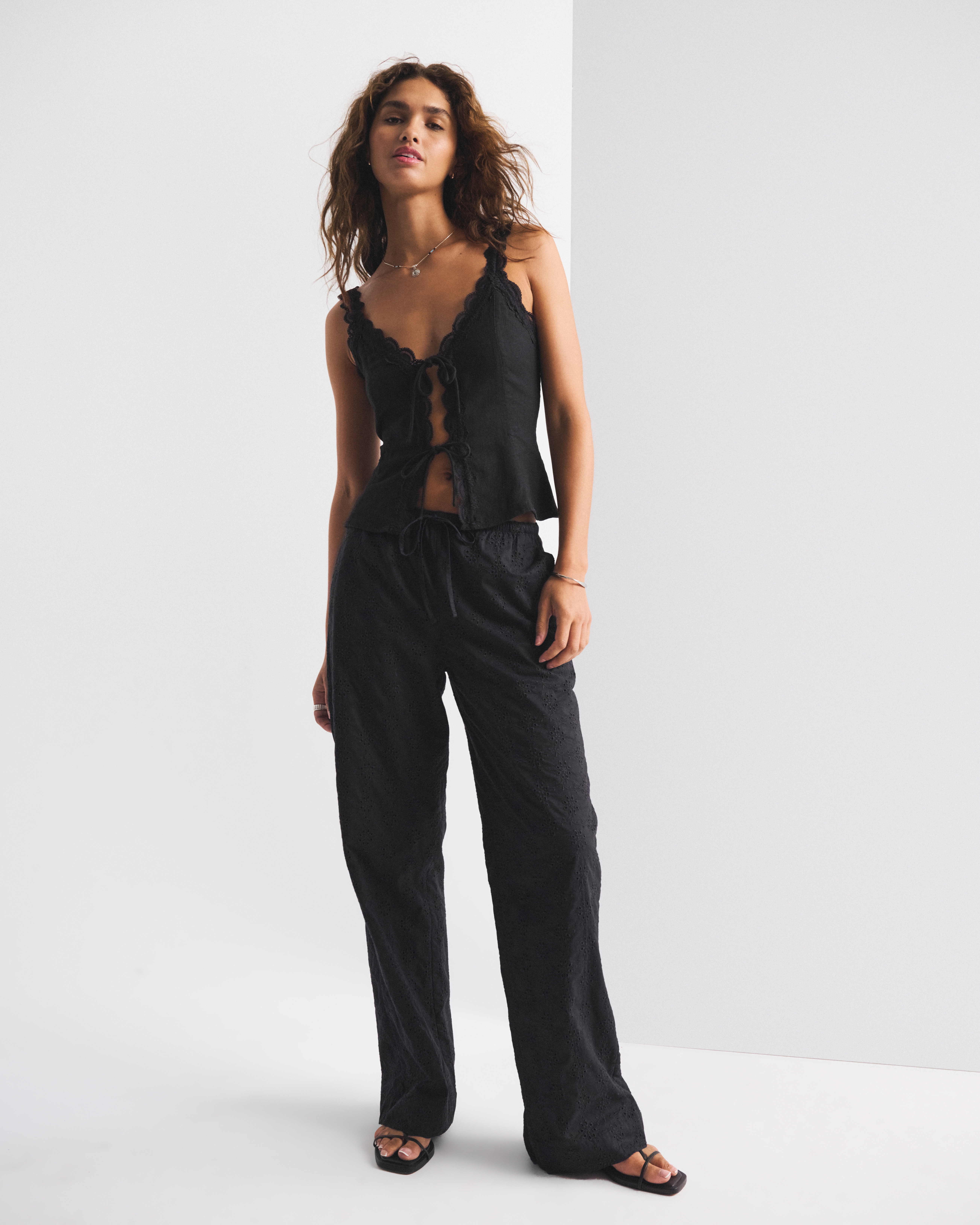 Abercrombie & Fitch Eyelet Pull-on Pant In Black