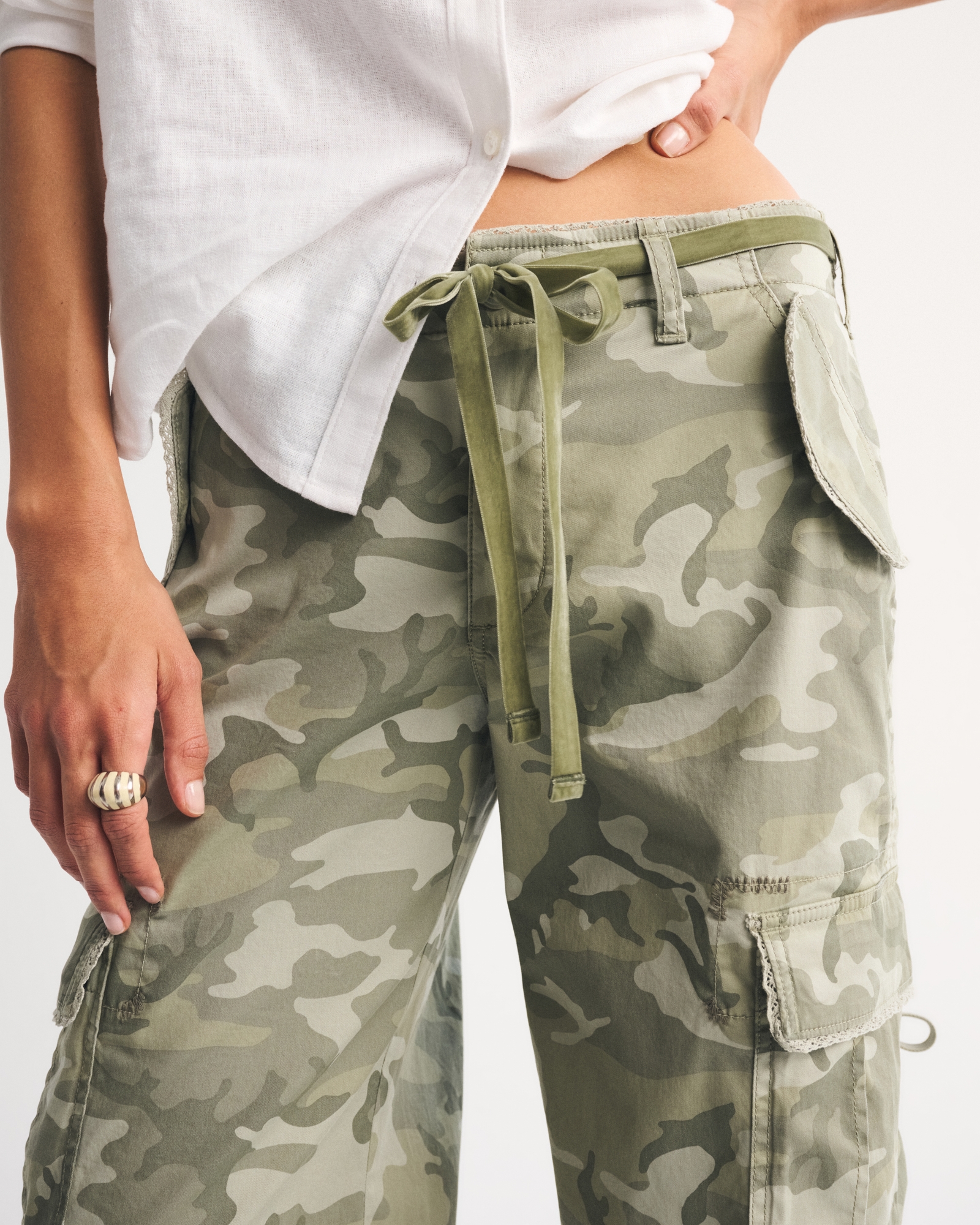 Low Rise Baggy Cargo Pant