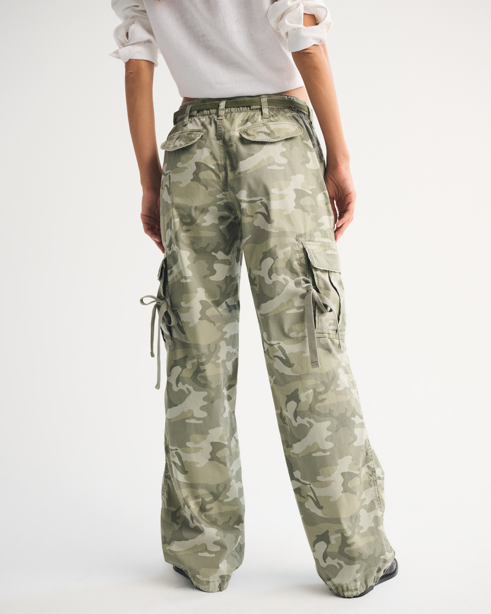 Low Rise Baggy Cargo Pant