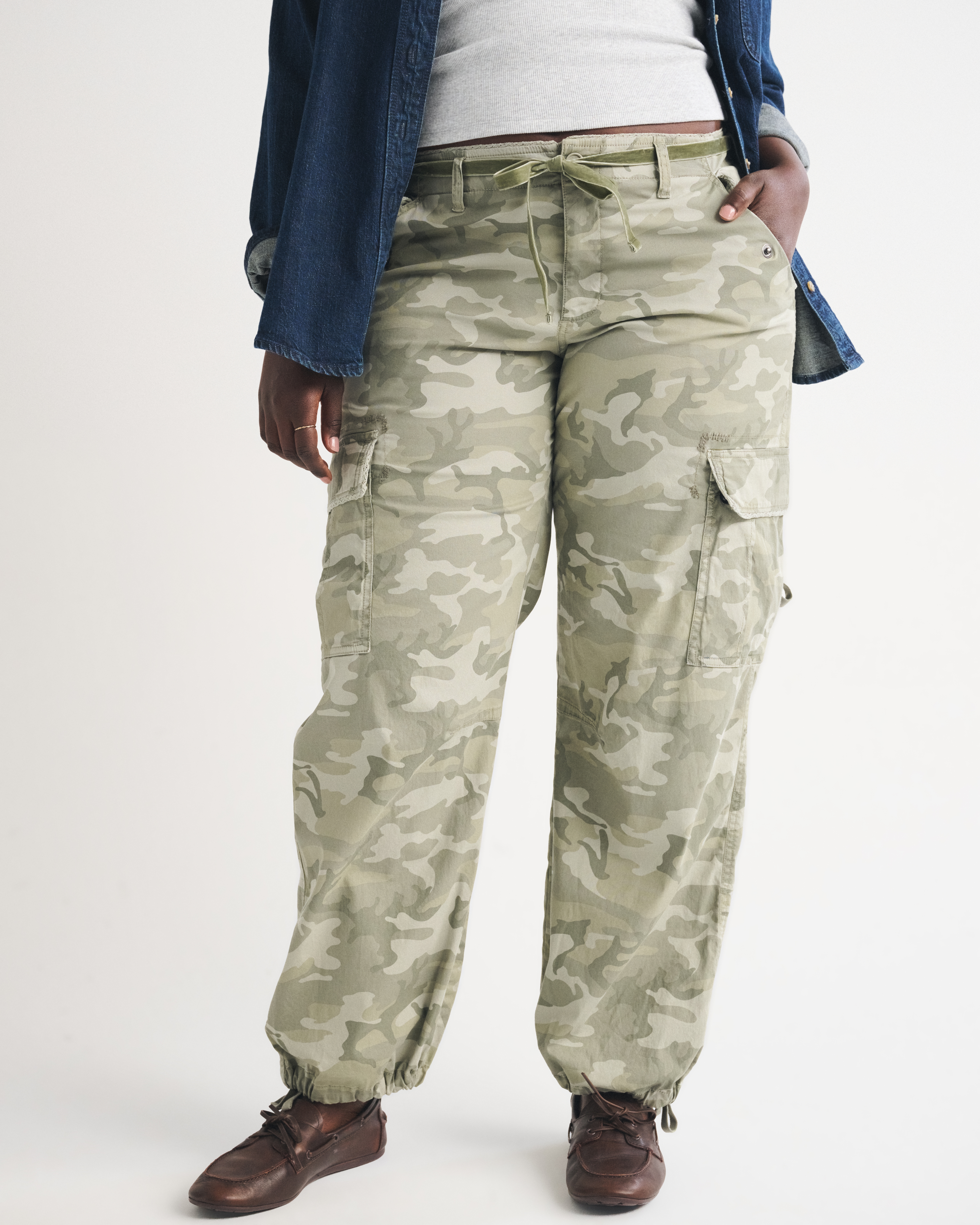 Женские брюки Abercrombie & Fitch Curve Love Low Rise Ultra Loose Cargo Pant — фото 3