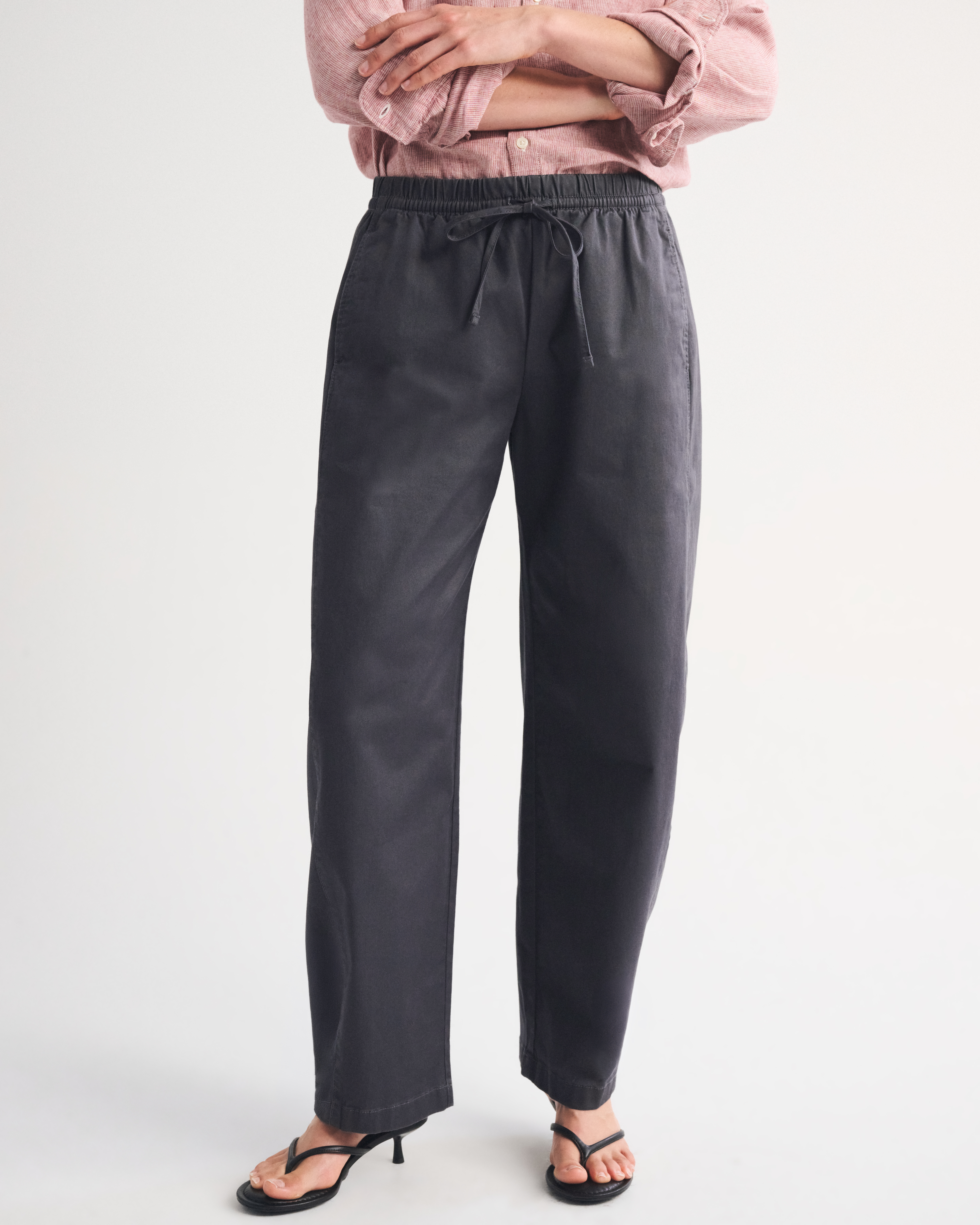 Женские брюки Abercrombie & Fitch Barrel Pull-On Pant, цвет: Тёмный серый — фото 3