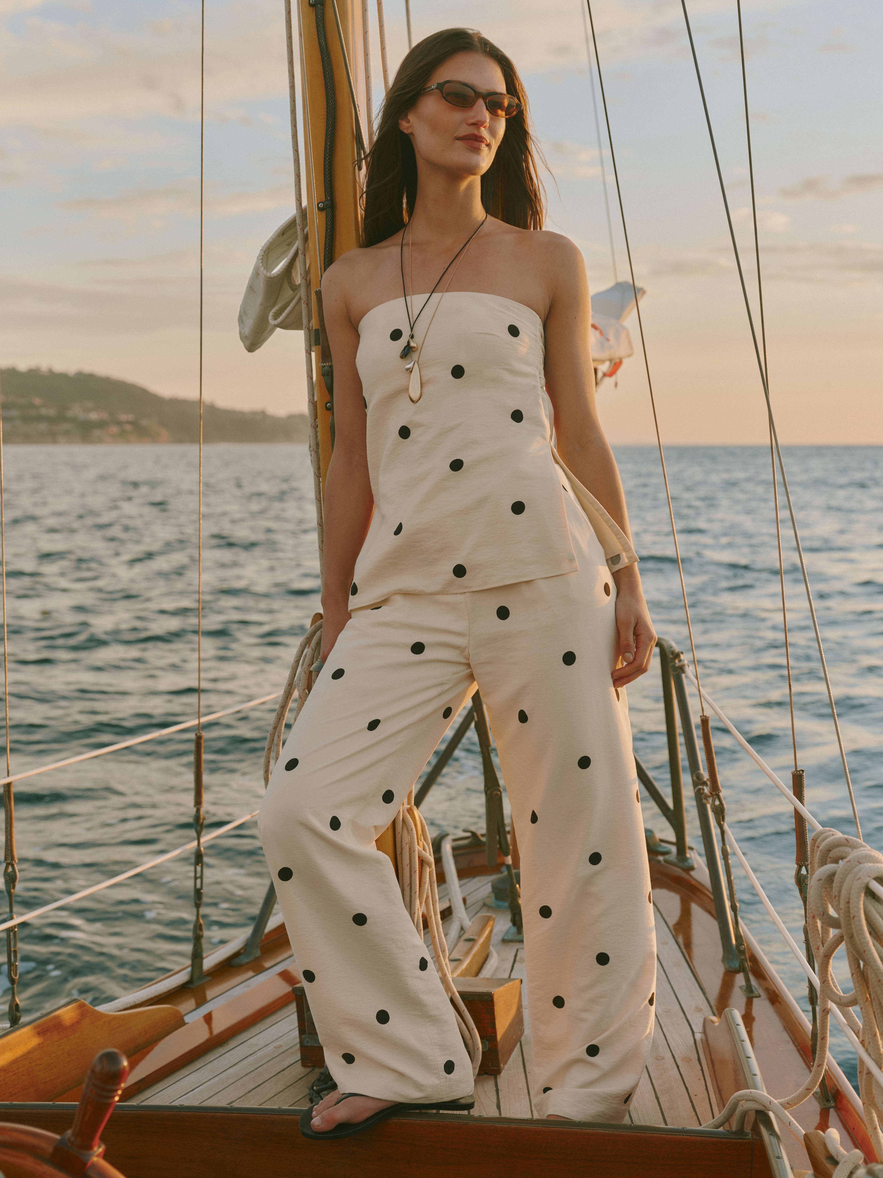 Женские брюки Abercrombie & Fitch A&F Sloane Crepe Tailored Lightweight Wide Leg Pant — фото 2