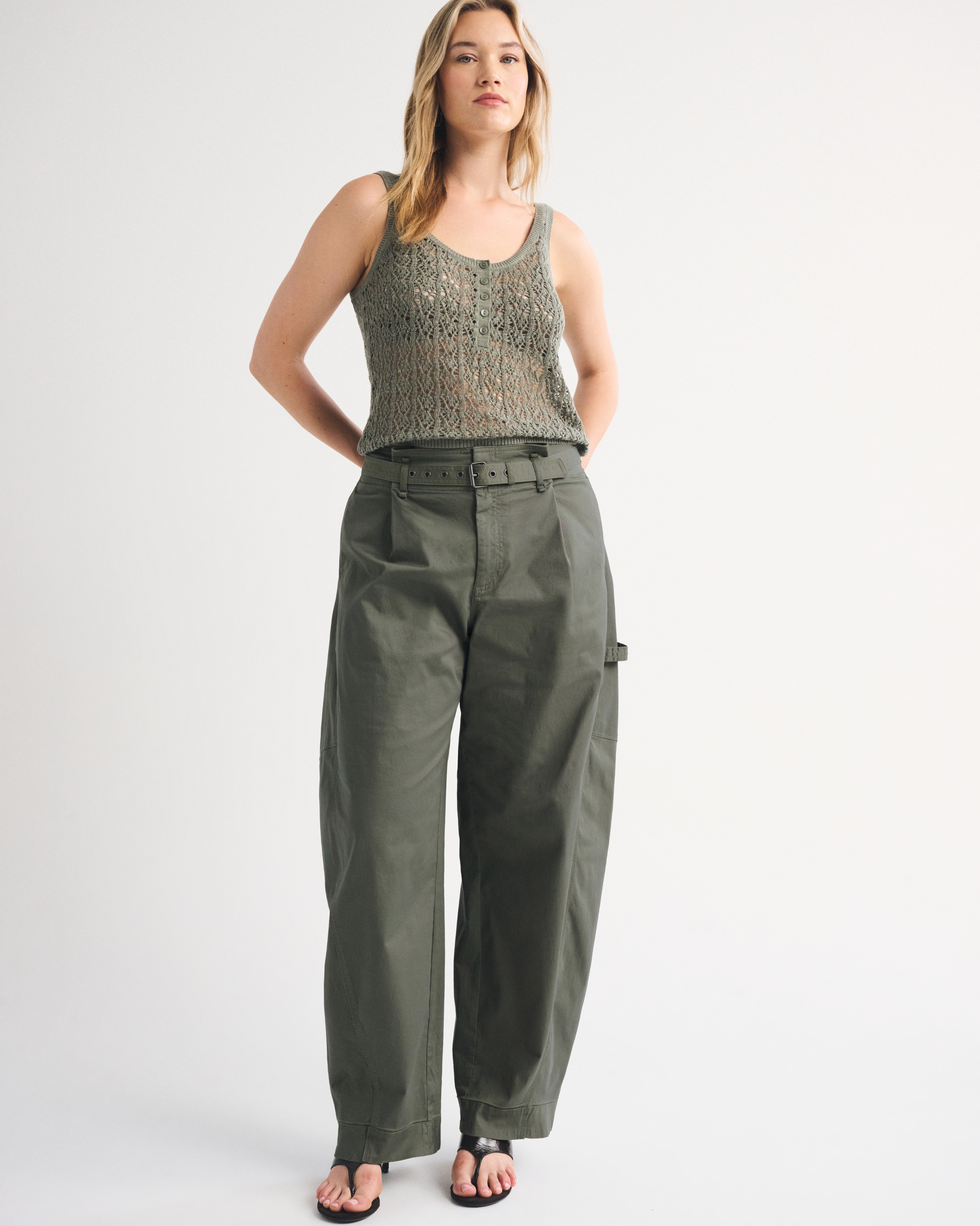 Женские брюки Abercrombie & Fitch Curve Love Belted Barrel Utility Pant — фото 2