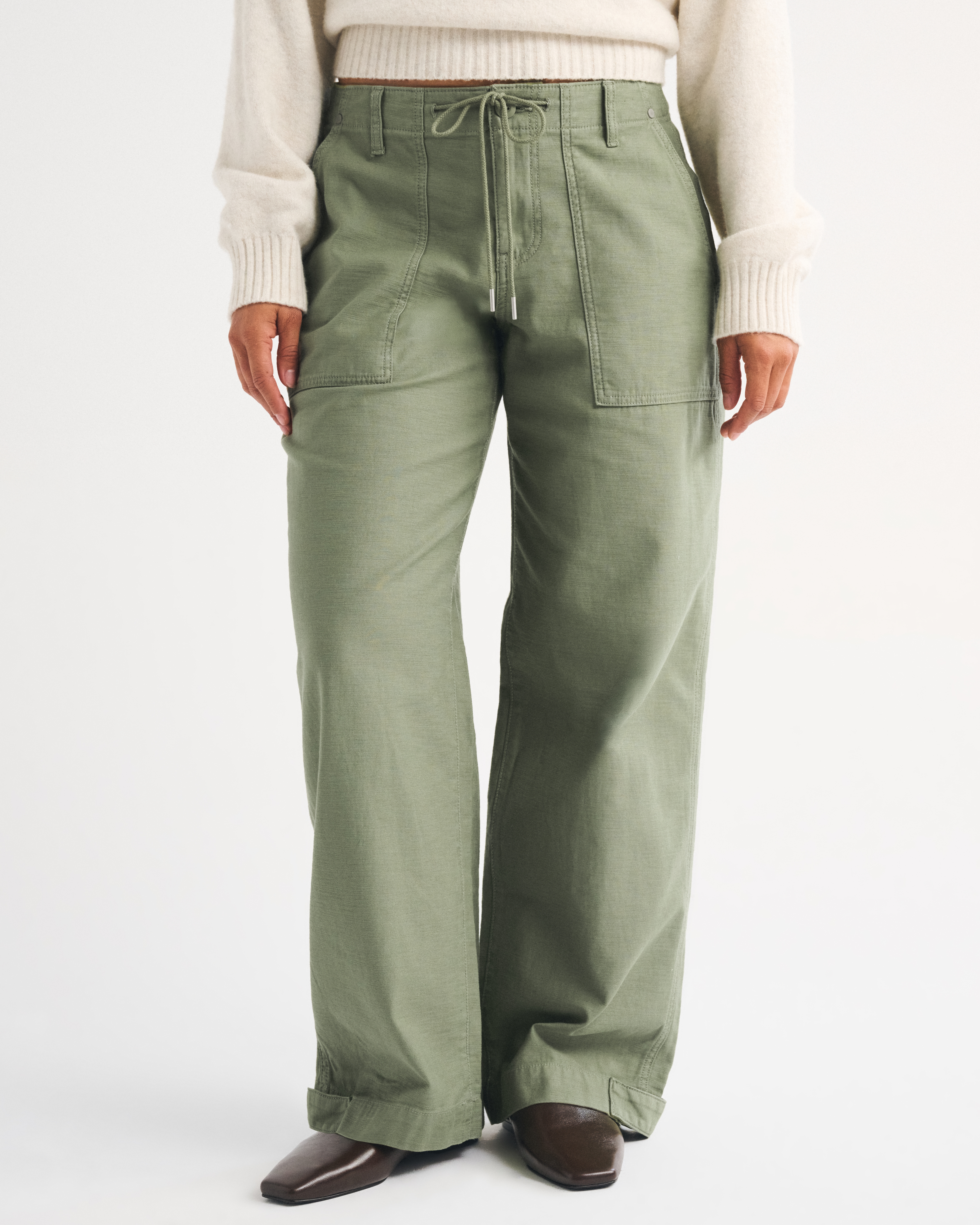 Женские брюки Abercrombie & Fitch 100% Cotton Curve Love Low Rise Ultra Loose Weekender Pant, цвет: Оливковый зелёный — фото 3