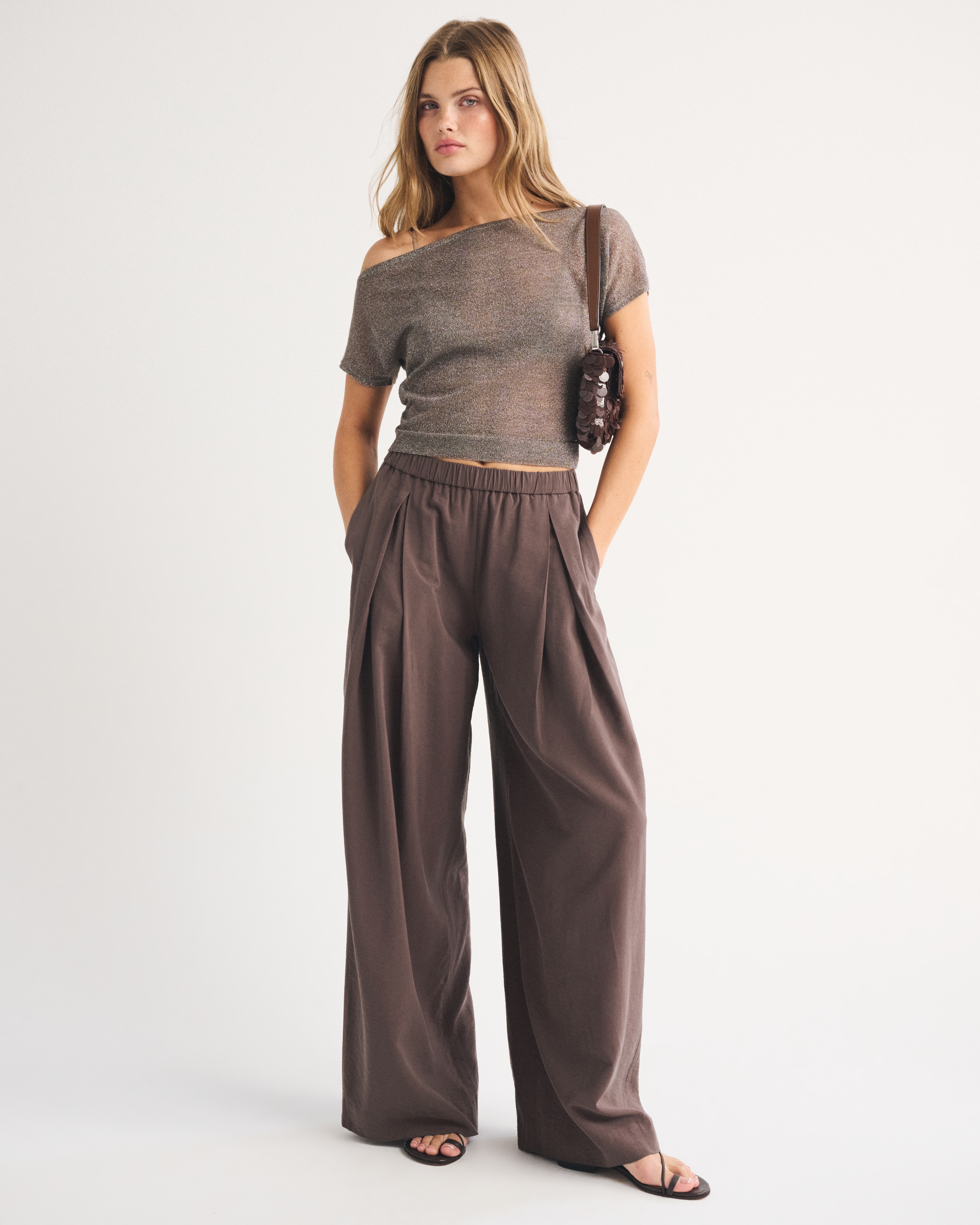 Женские брюки Abercrombie & Fitch Lightweight Crepe Pleated Pull On Pant — фото 3