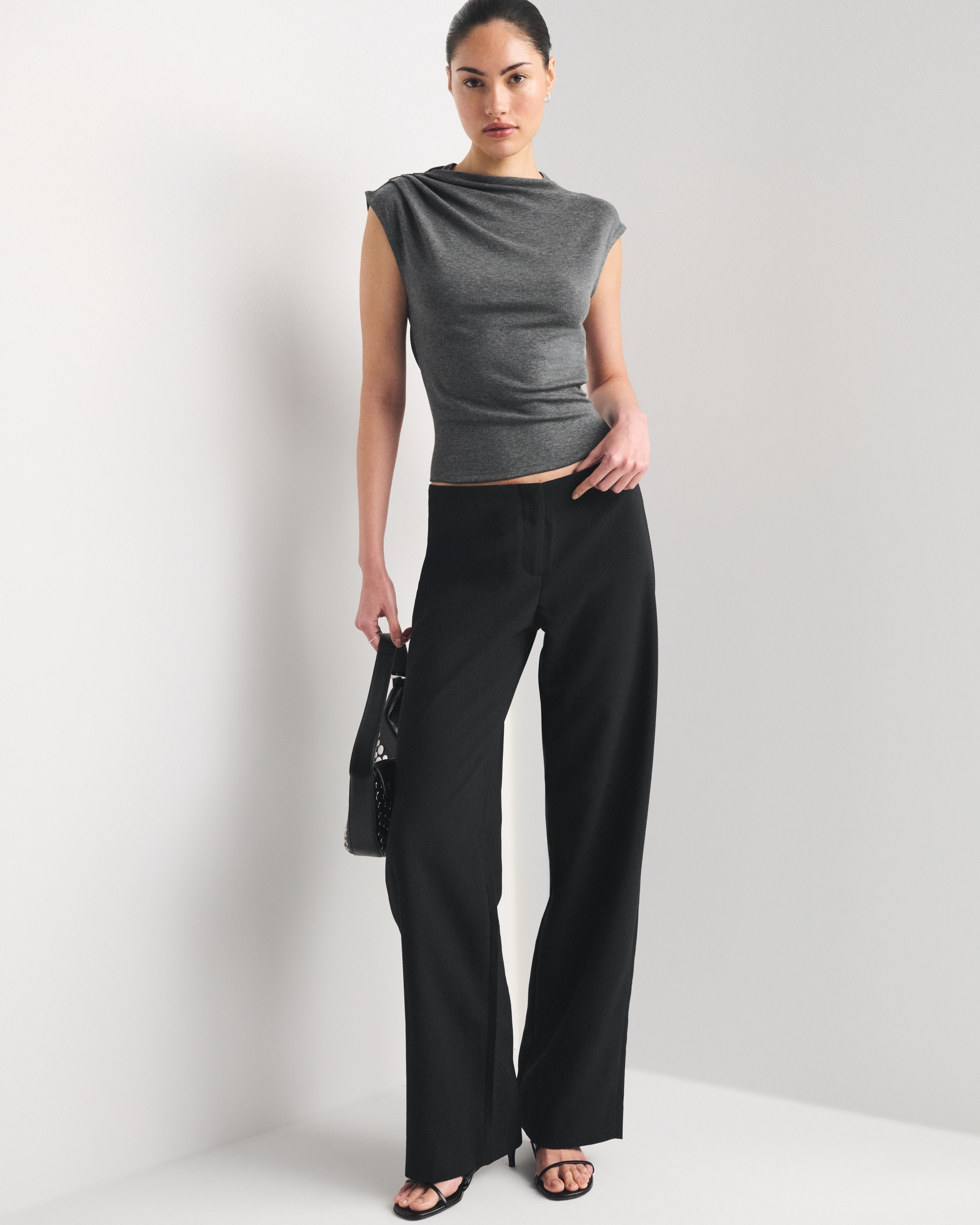Женские брюки Abercrombie & Fitch Low Rise Waistless Tailored Wide Leg Pant — фото 2