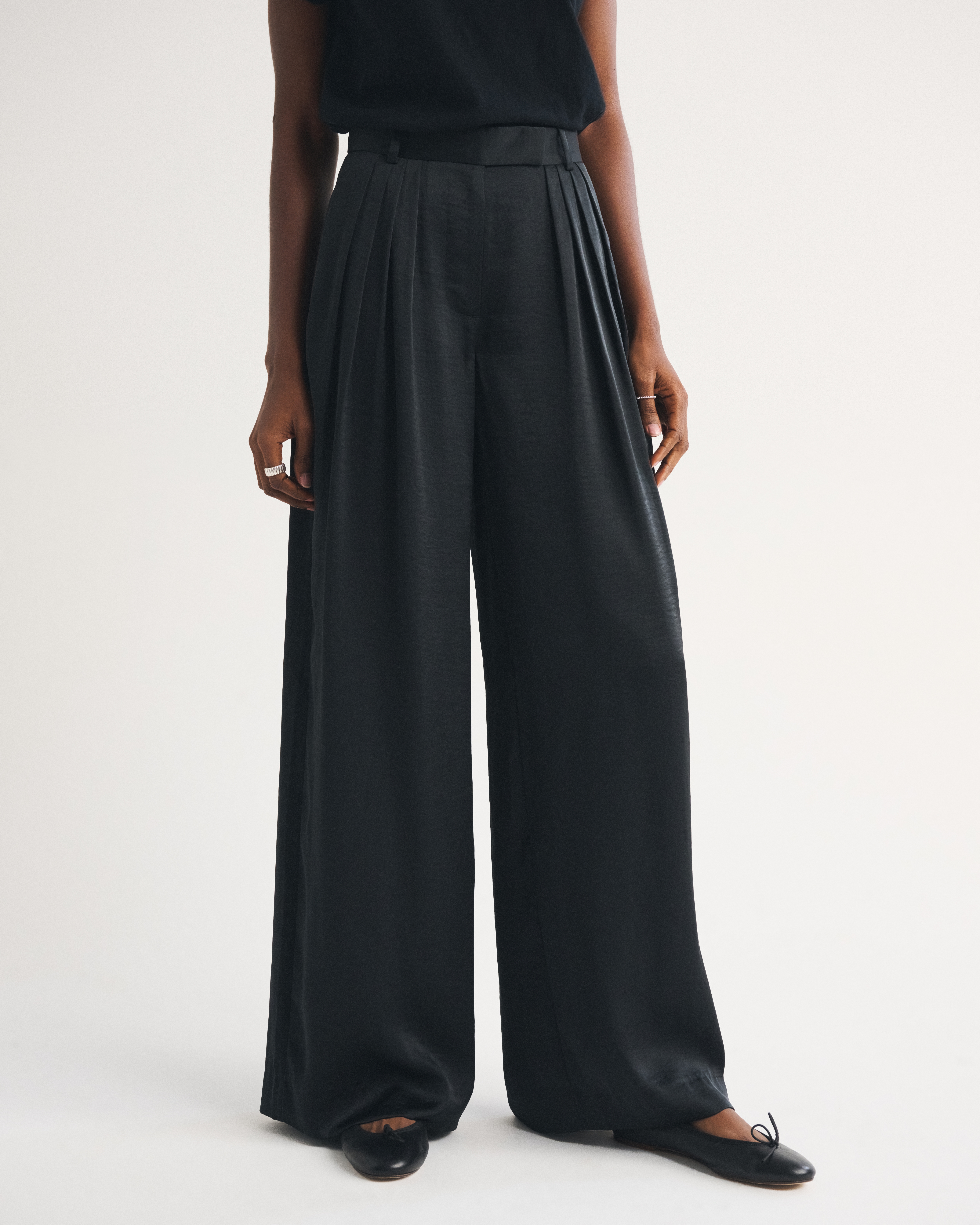 Женские брюки Abercrombie & Fitch High Rise Tailored Satin Palazzo Pant — фото 3