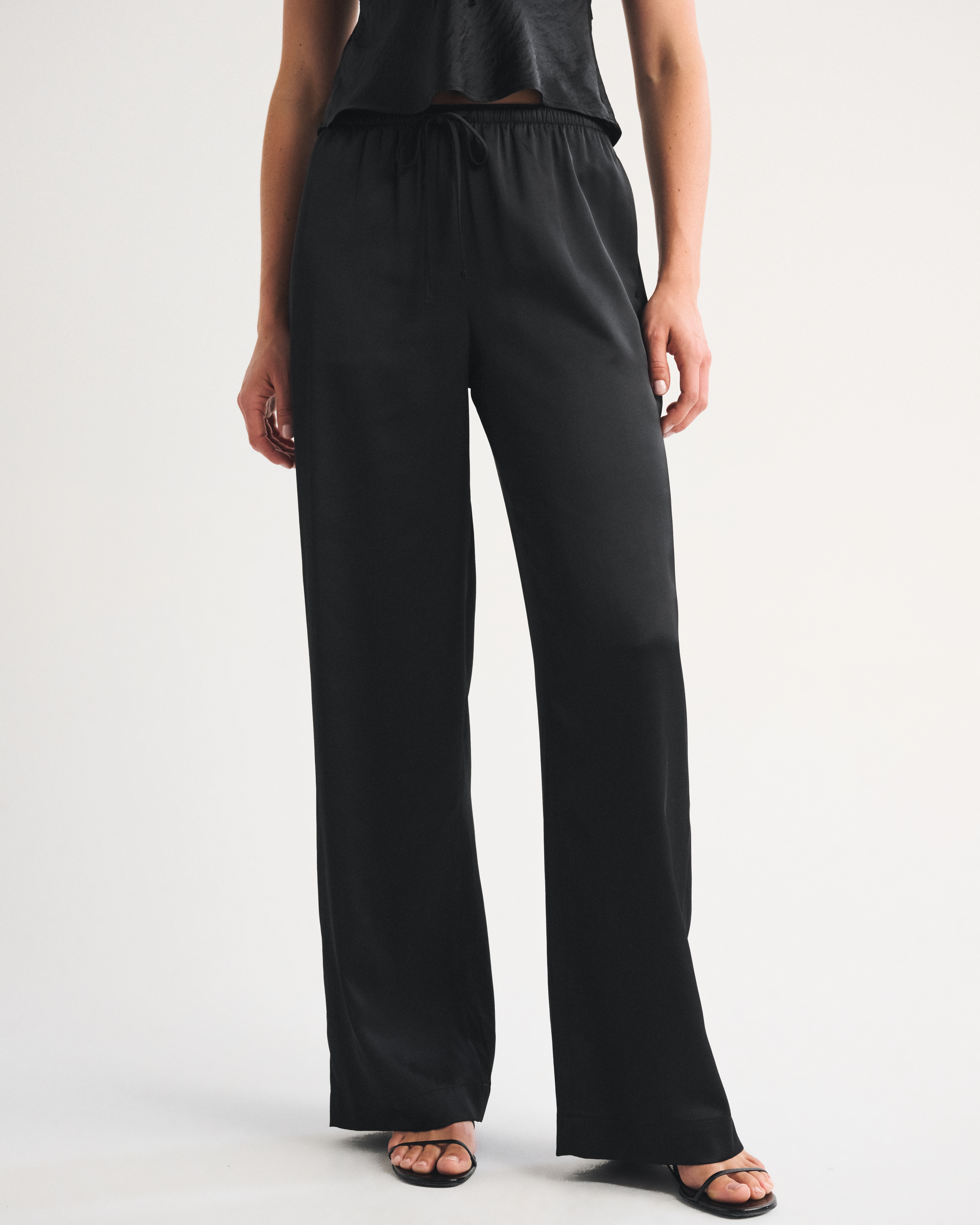 Женские брюки Abercrombie & Fitch A&F Gemma Satin Jacquard Wide Leg Pull-On Pant — фото 3