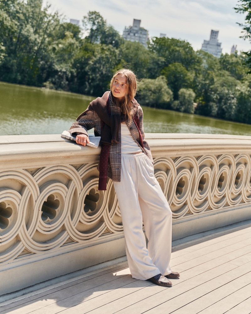 A&F Gemma Satin Wide Leg Pull-On Pant - thumbnail 8