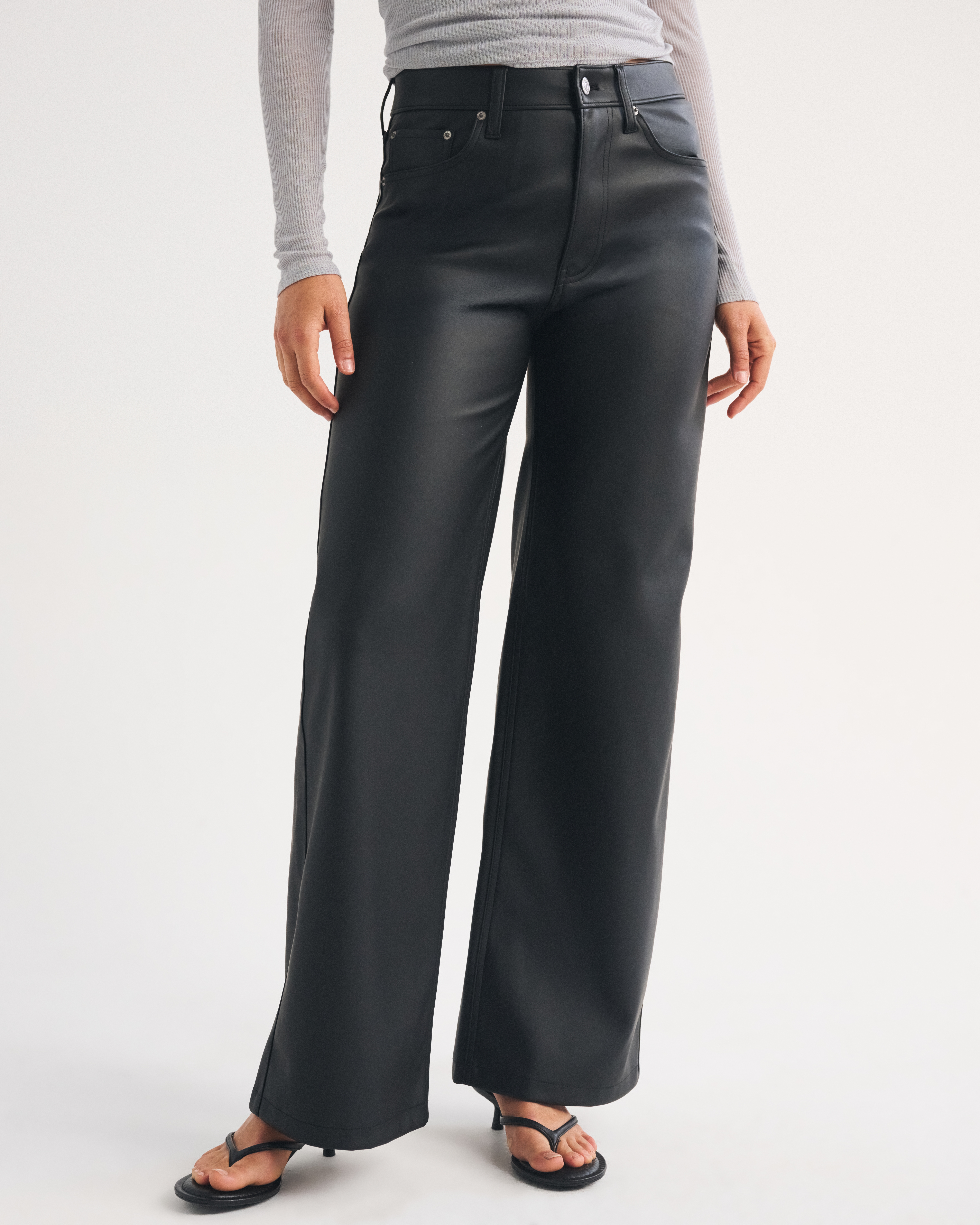 Женские брюки Abercrombie & Fitch Vegan Leather High Rise Wide Leg Pant, цвет: Чёрный — фото 3