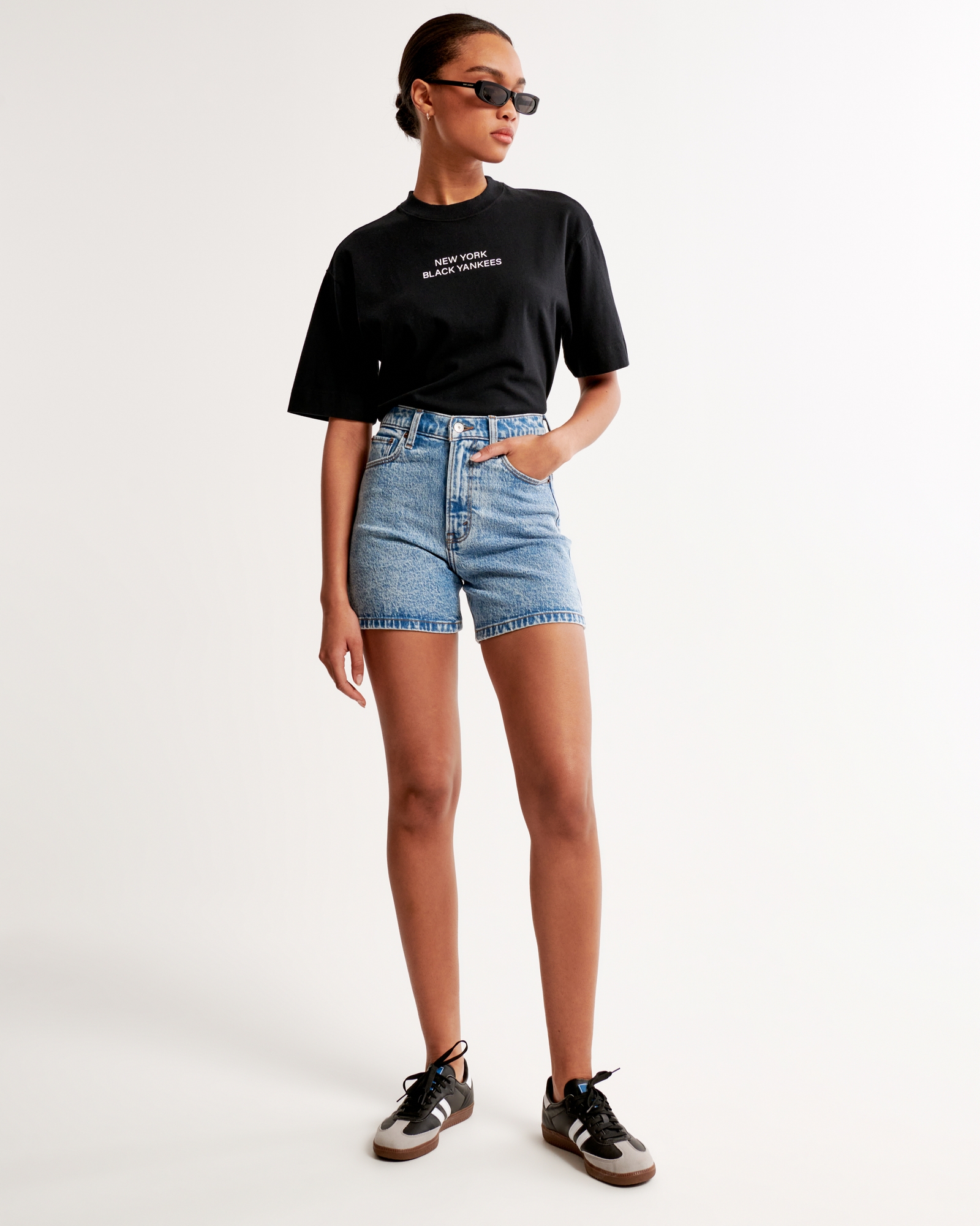 Women's Vol. 28 Essential Short-Sleeve Graphic Wedge Tee in Black | Size S | Abercrombie & Fitch