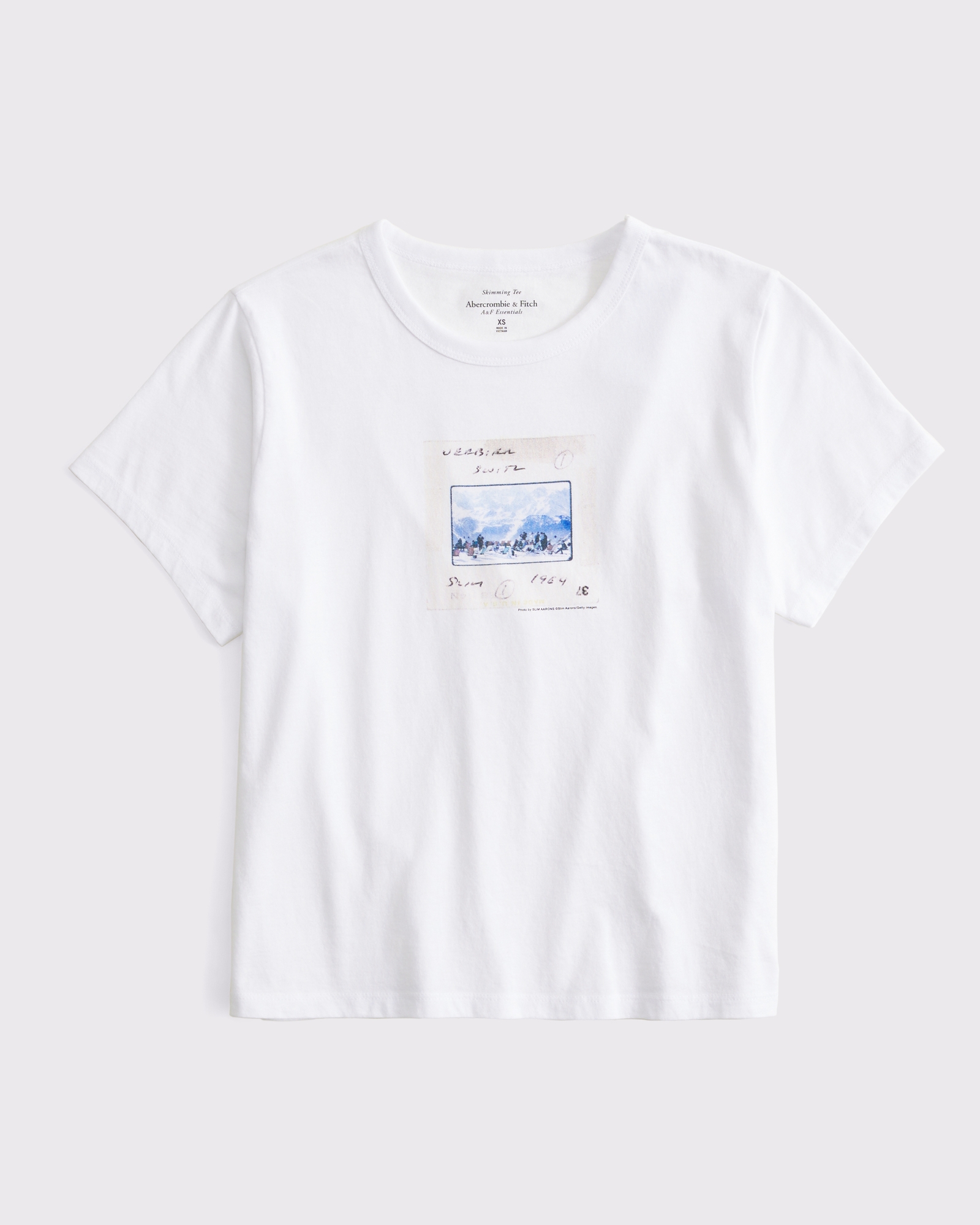 Short-Sleeve Slim Aarons Graphic Skimming Tee