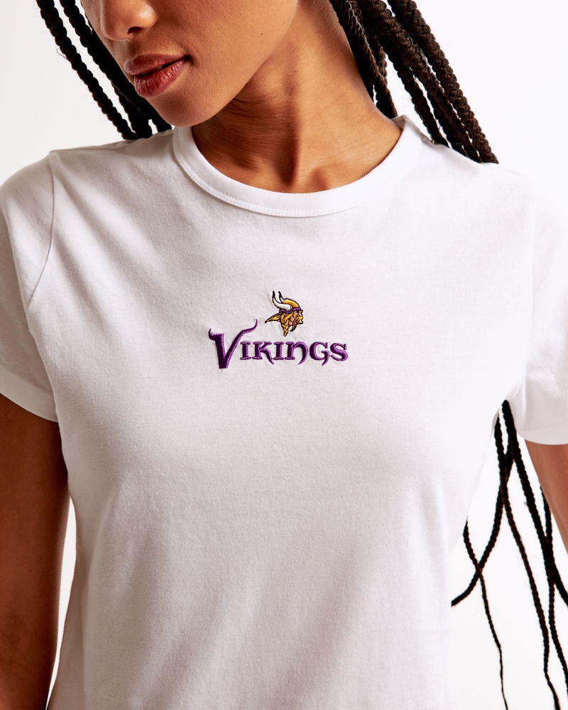 Short-Sleeve Minnesota Vikings Graphic Skimming Tee
