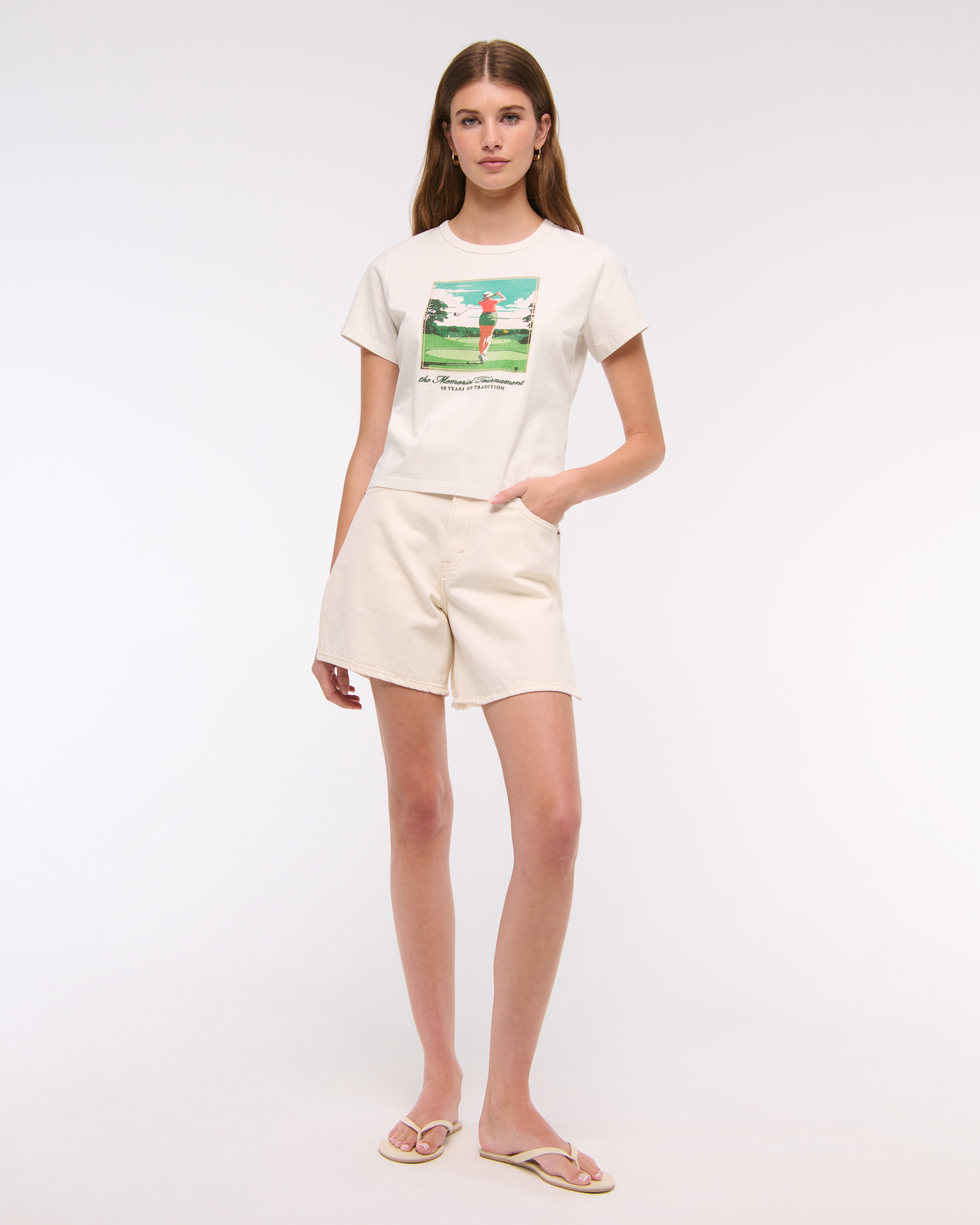 Женские футболки Abercrombie & Fitch Short-Sleeve Memorial Tournament Graphic Skimming Tee — фото 3