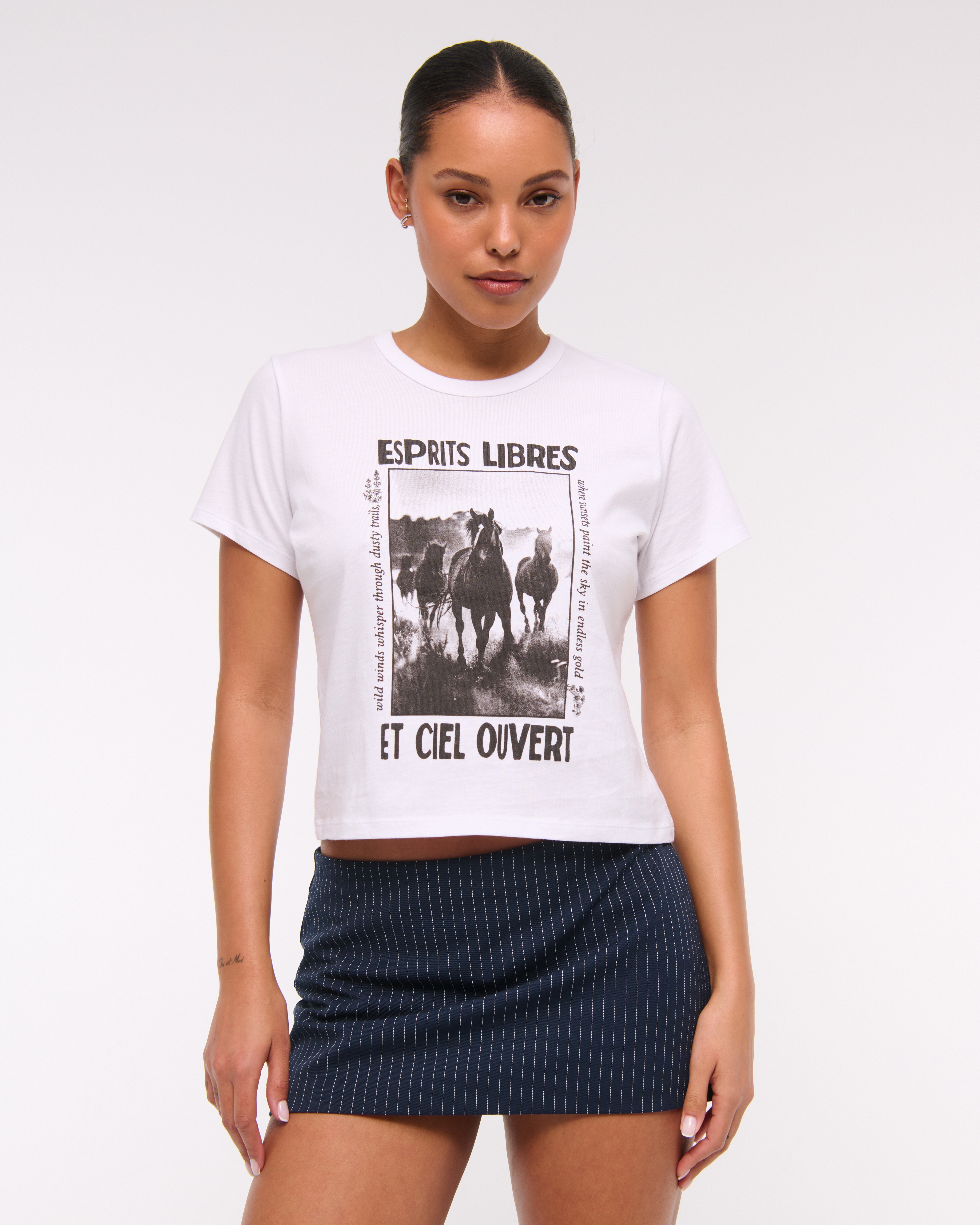 Женские футболки Abercrombie & Fitch Short-Sleeve Western Graphic Skimming Tee — фото 3
