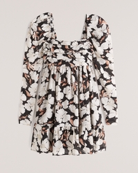 Vestido de mangas largas con minifalda y frunces