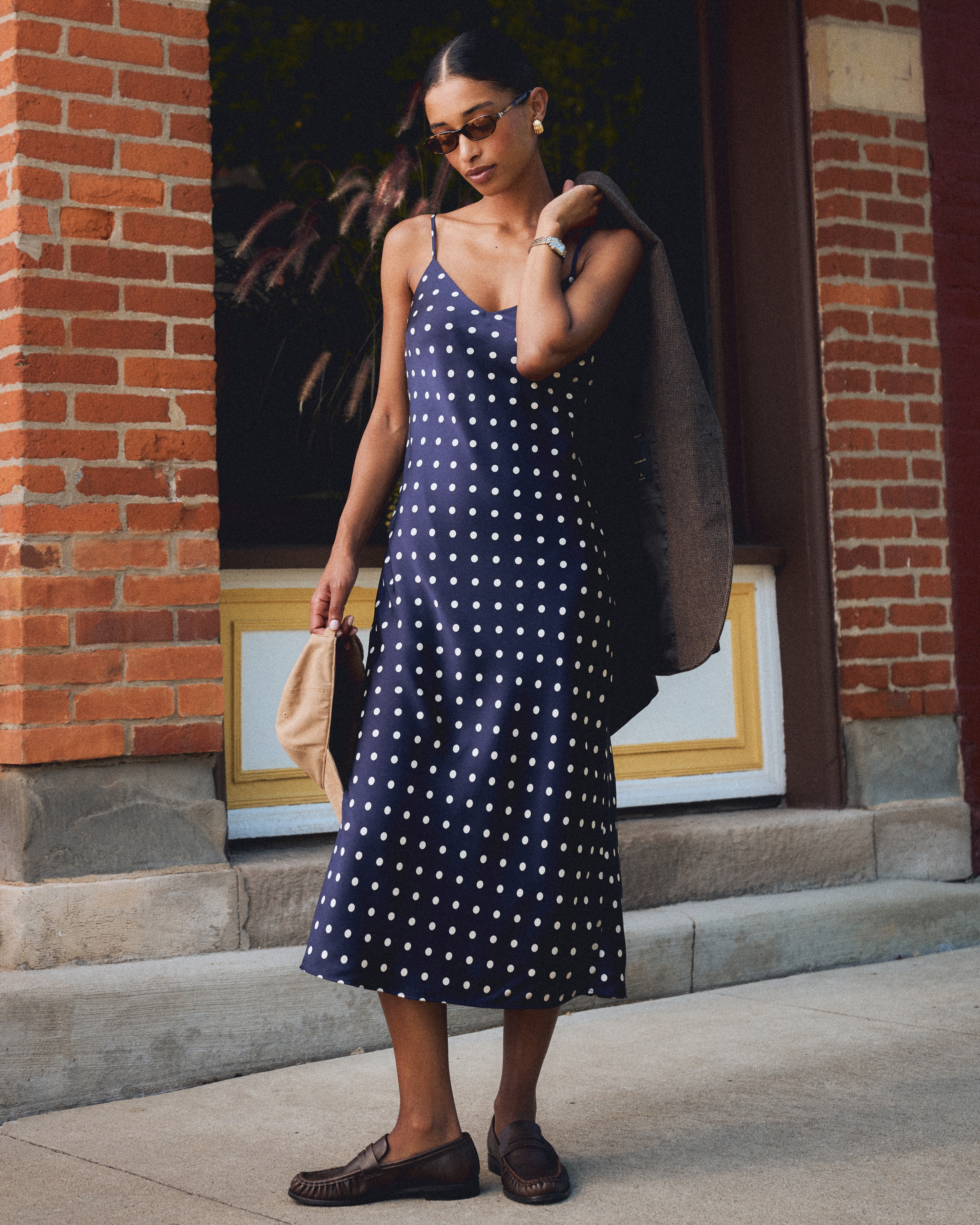 Женские платья Abercrombie & Fitch Bra-Free Satin Slip Midi Dress — фото 2