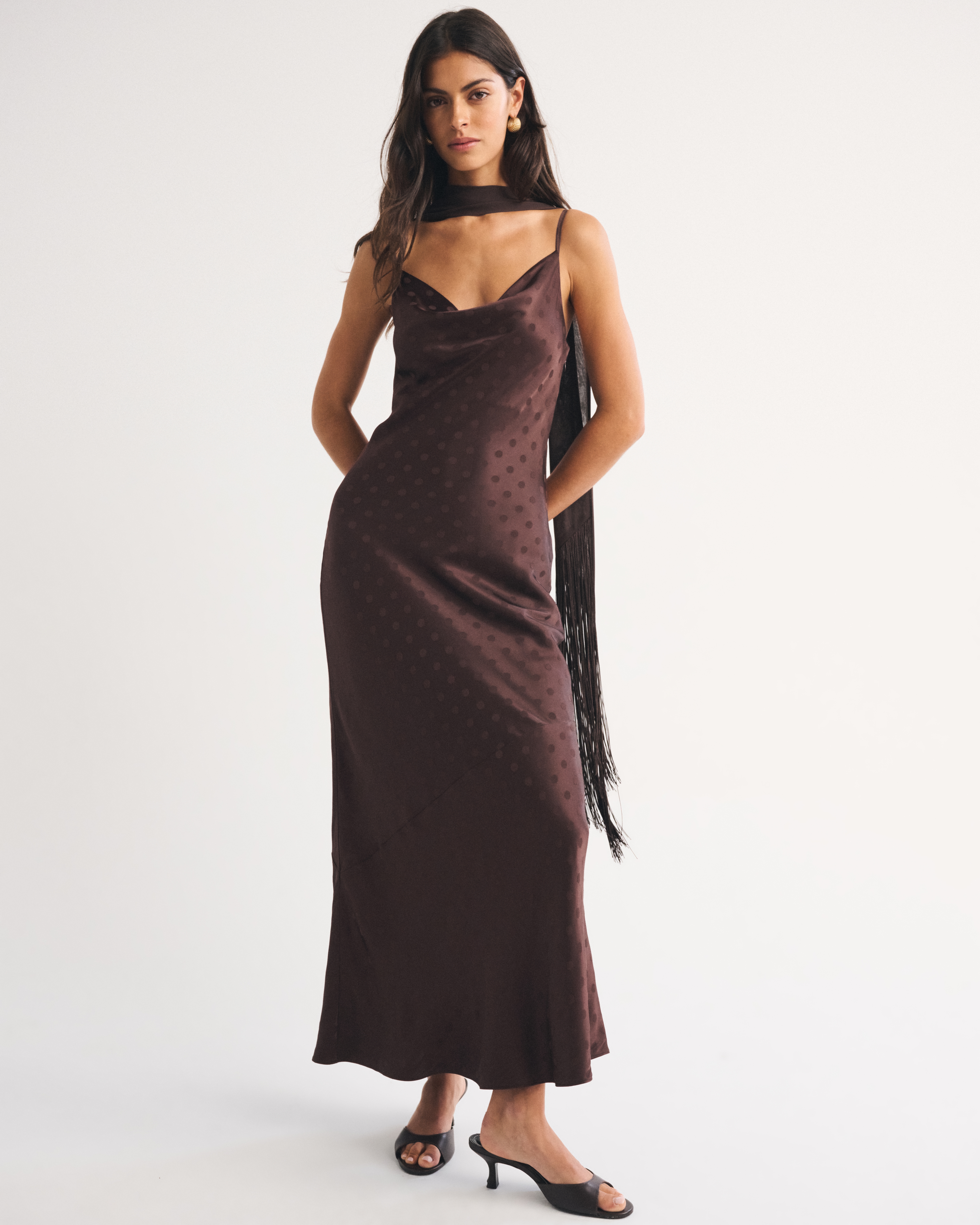 Женское платье Abercrombie & Fitch Cowl Neck Scarf Satin Maxi, цвет: Тёмный кофейный — фото 3