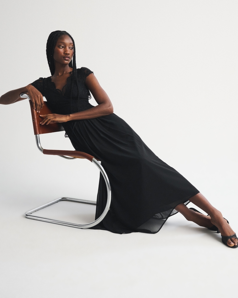 Bra-Free Mixed Fabric Lace Maxi Dress - thumbnail 5