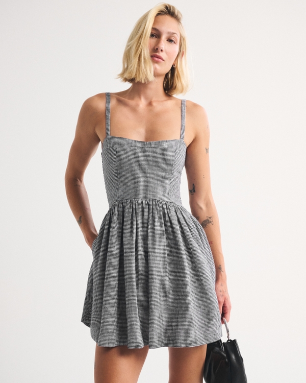Bra-Free Linen-Blend Sweetheart Seamed Mini Skort, Black Pattern view 1