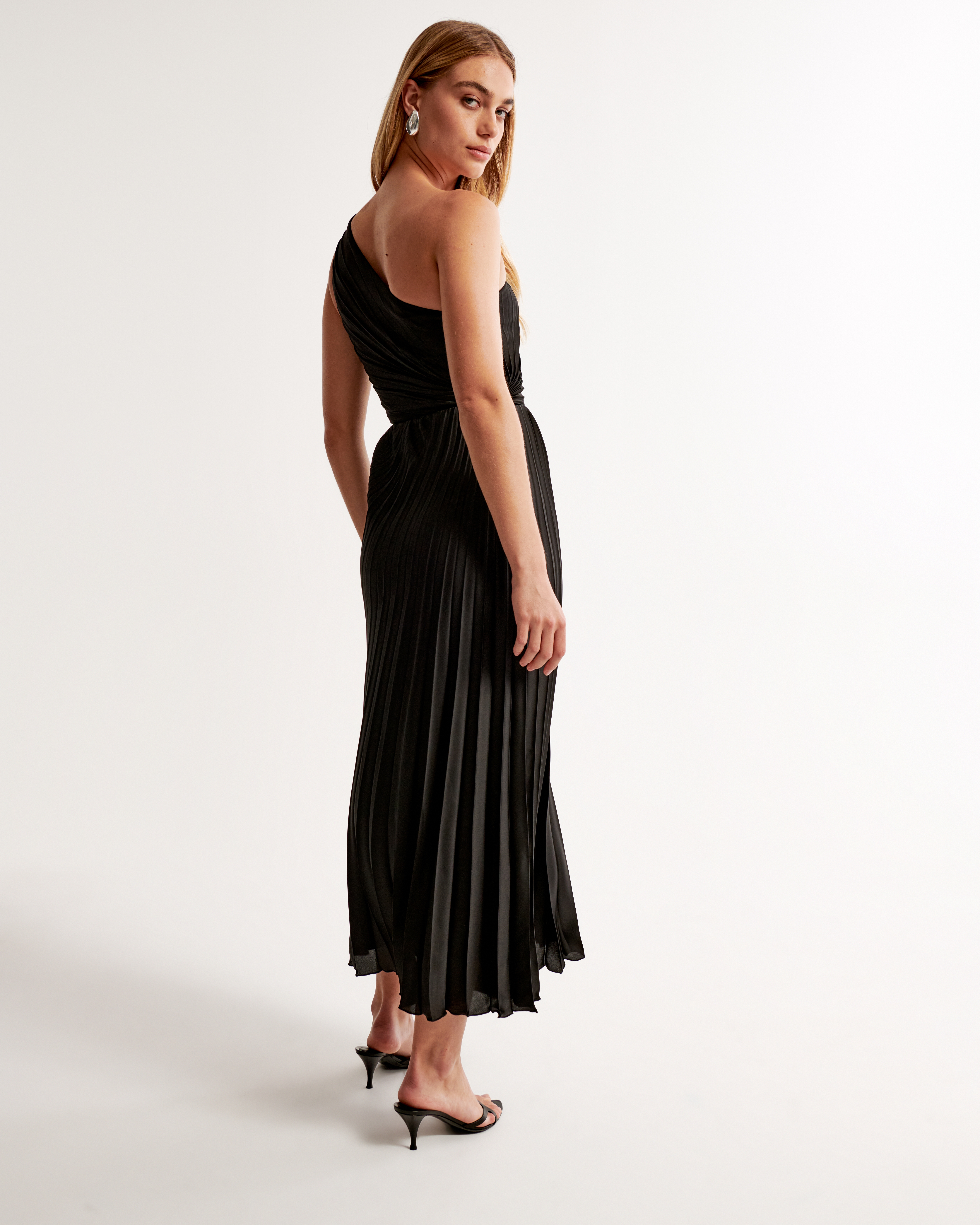 Women's The A&F Giselle Pleated One-Shoulder Maxi Dress