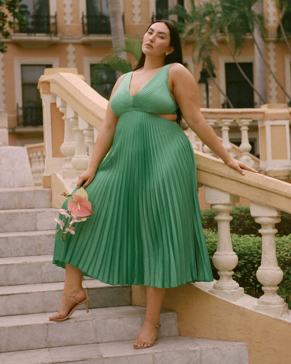 Das plissierte A&F Giselle Maxikleid mit Zierausschnitten, Green