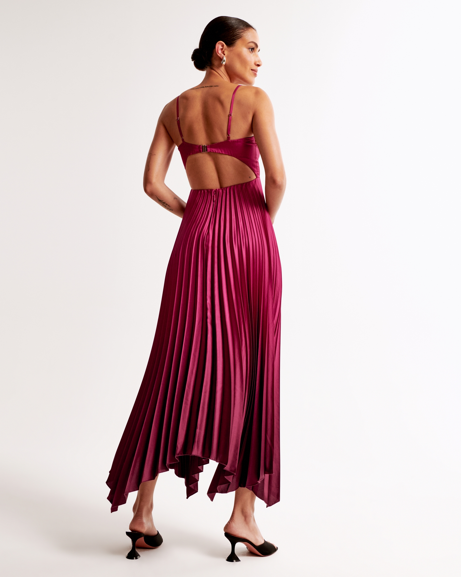 The A&F Giselle Clasp-Back Pleated Midi Dress