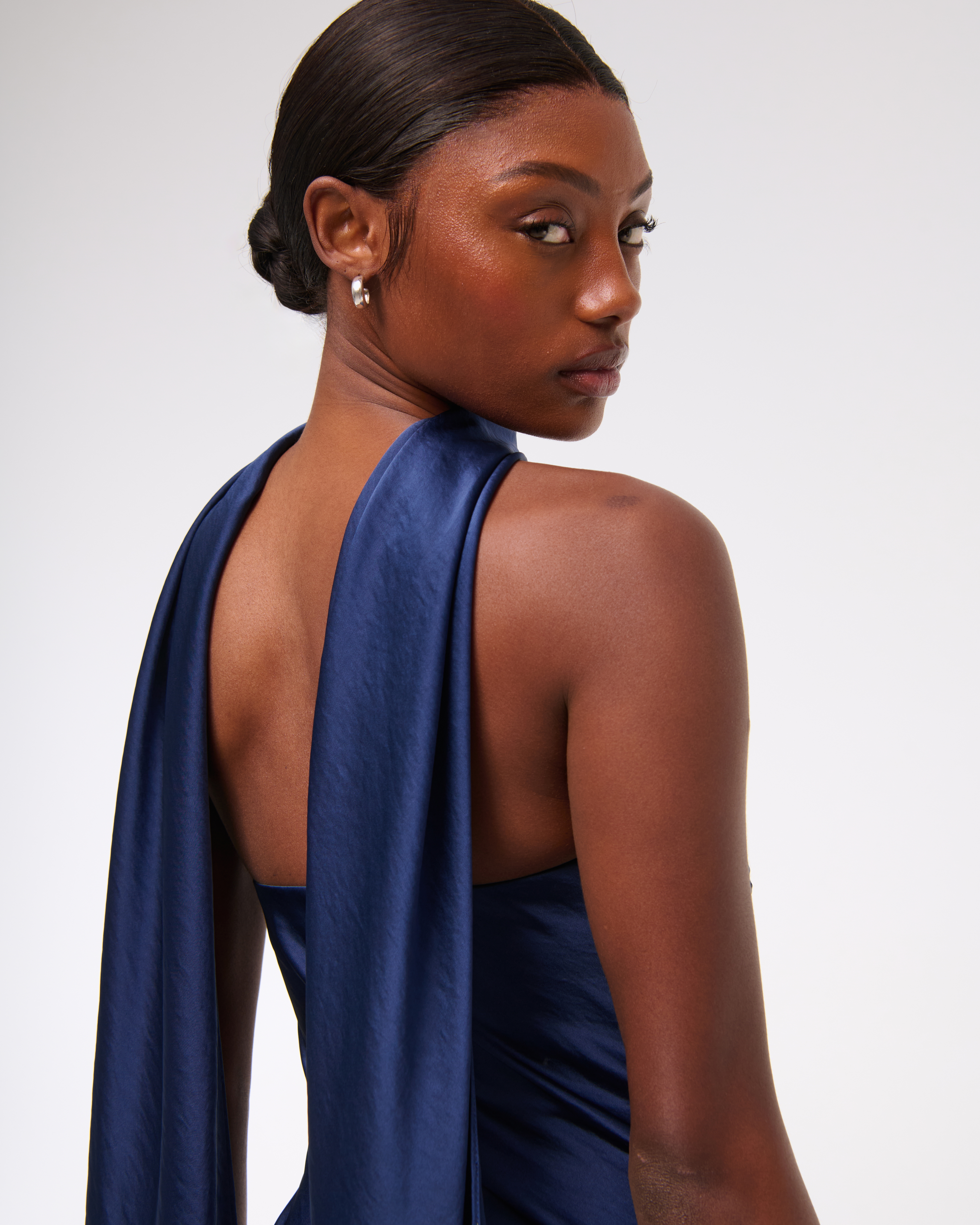 Женское платье Abercrombie & Fitch Strapless Scarf Maxi, цвет: Тёмный индиго — фото 2