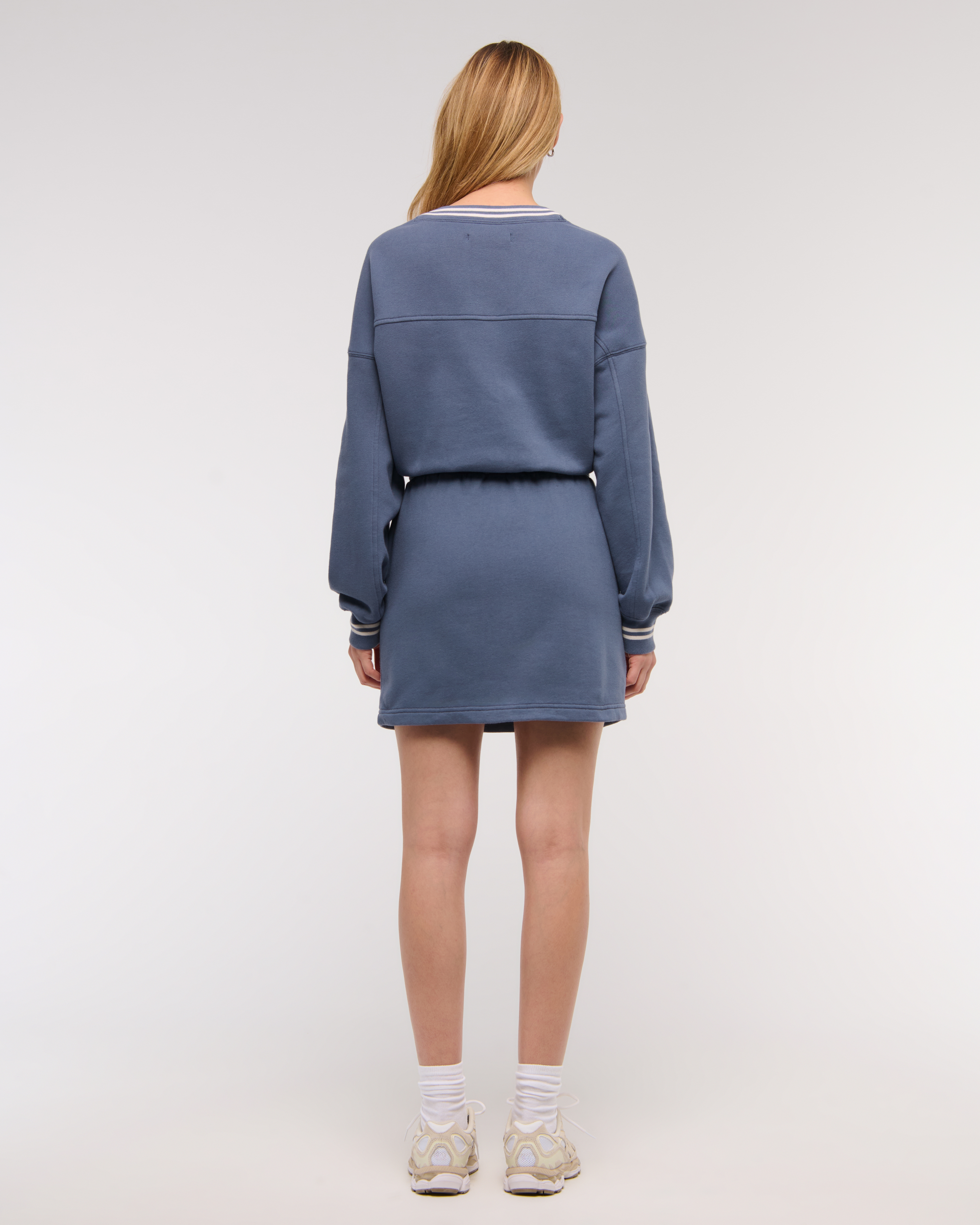 ワンピース THE ATTICO FLEECE MINI DRESS V NECK (WCA00436JJF003AA 183) THE ATTICO Long Sleeve Fleece Mini Dress in Melange Grey | FWRD