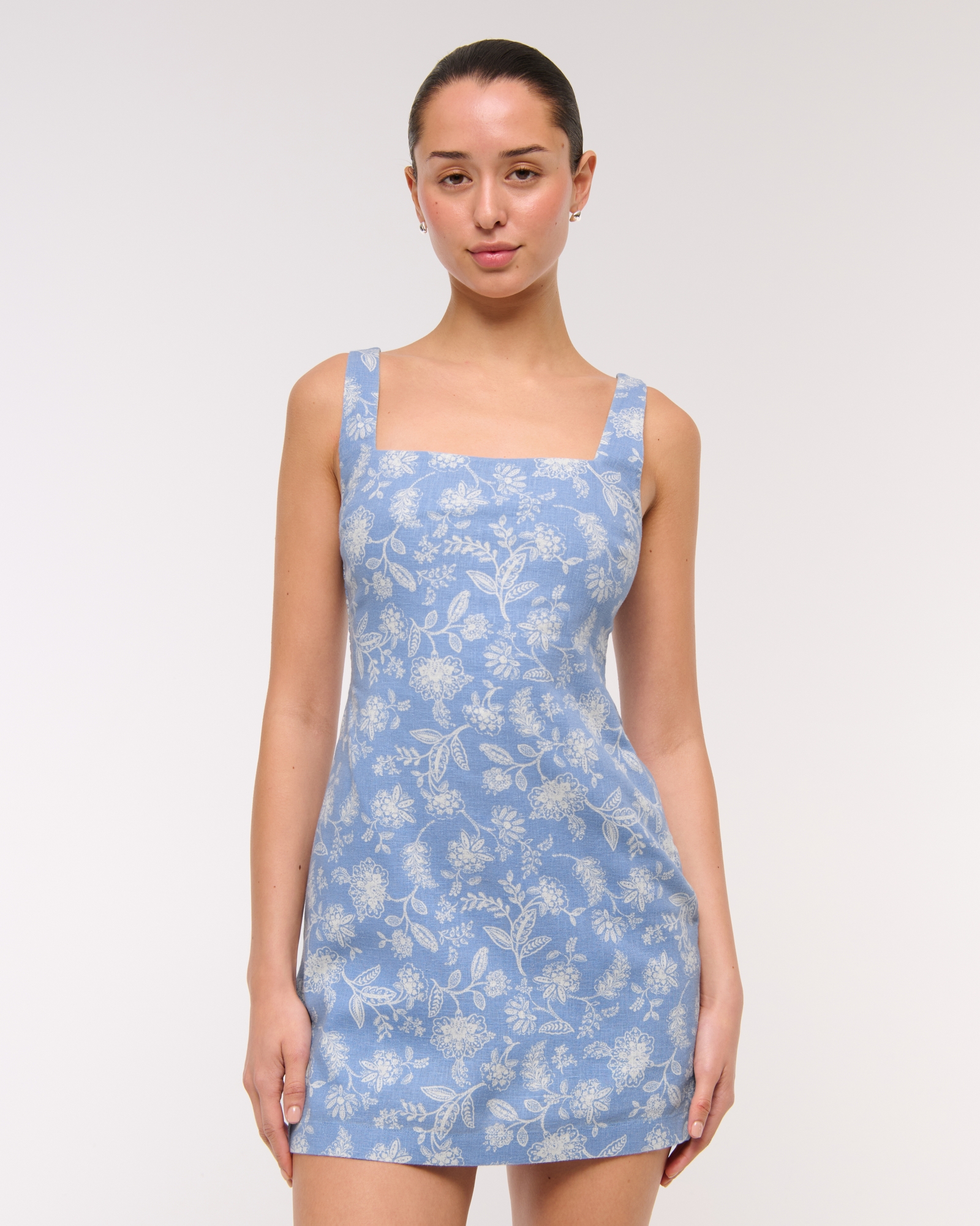 The A&F Scarlett Squareneck Linen-Blend Skort