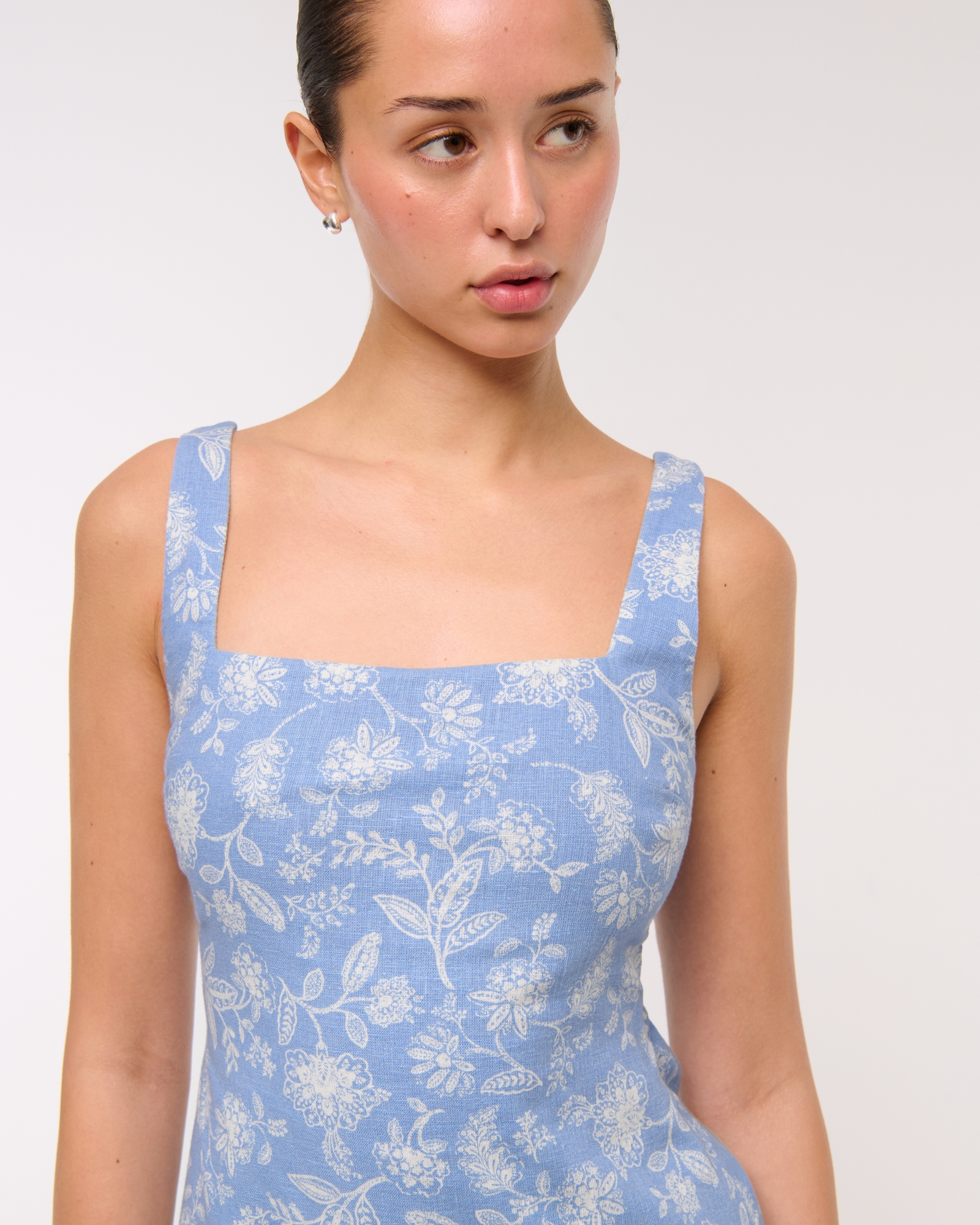 The A&F Scarlett Squareneck Linen-Blend Skort