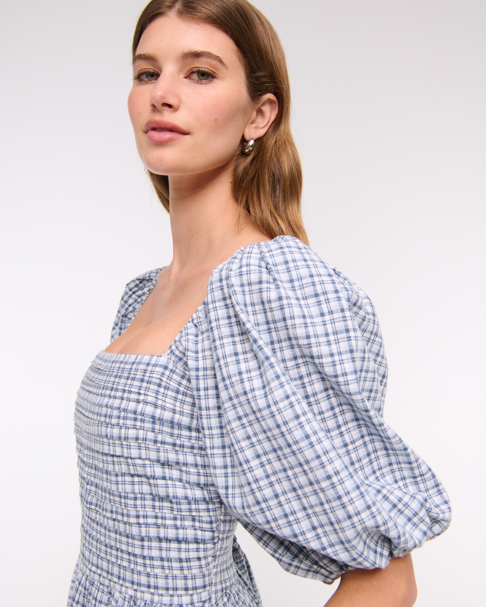 The A&F Emerson Linen-Blend Puff Sleeve Midi Dress