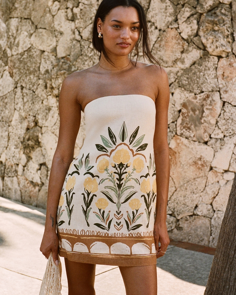 The A&F Scarlett Strapless Linen-Blend Skort