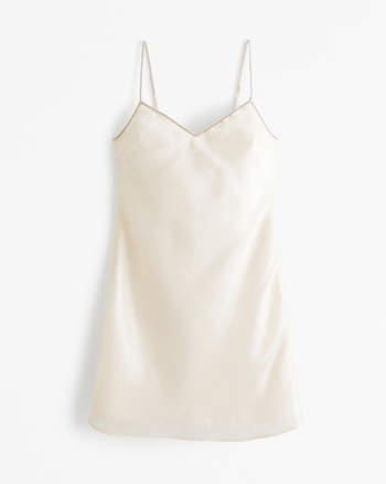 Vestido de chiffon con tirantes finos y escote en V con bolsillos Regencia