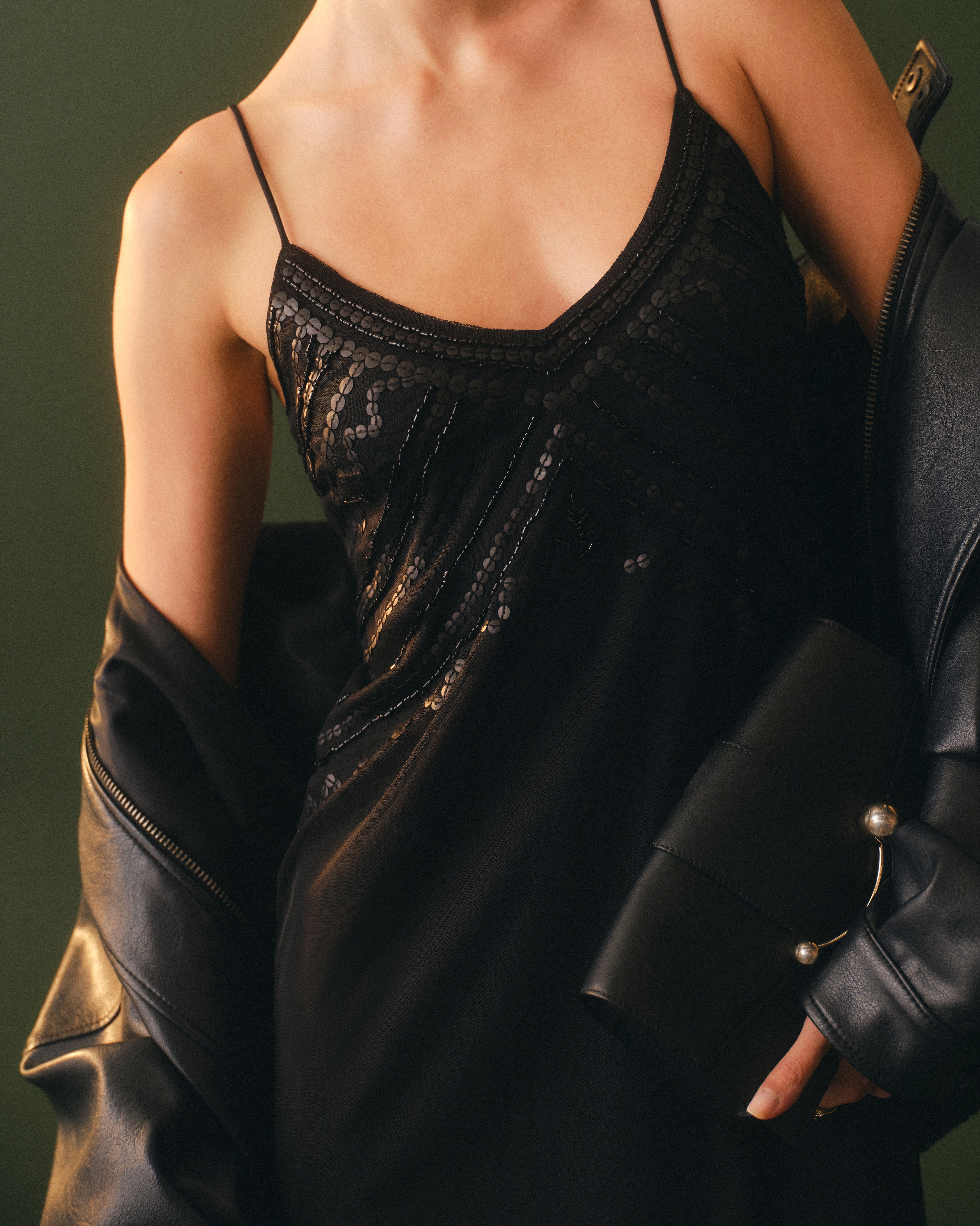 Женские платья Abercrombie & Fitch Tie-Back Beaded Slip Midi Dress — фото 4