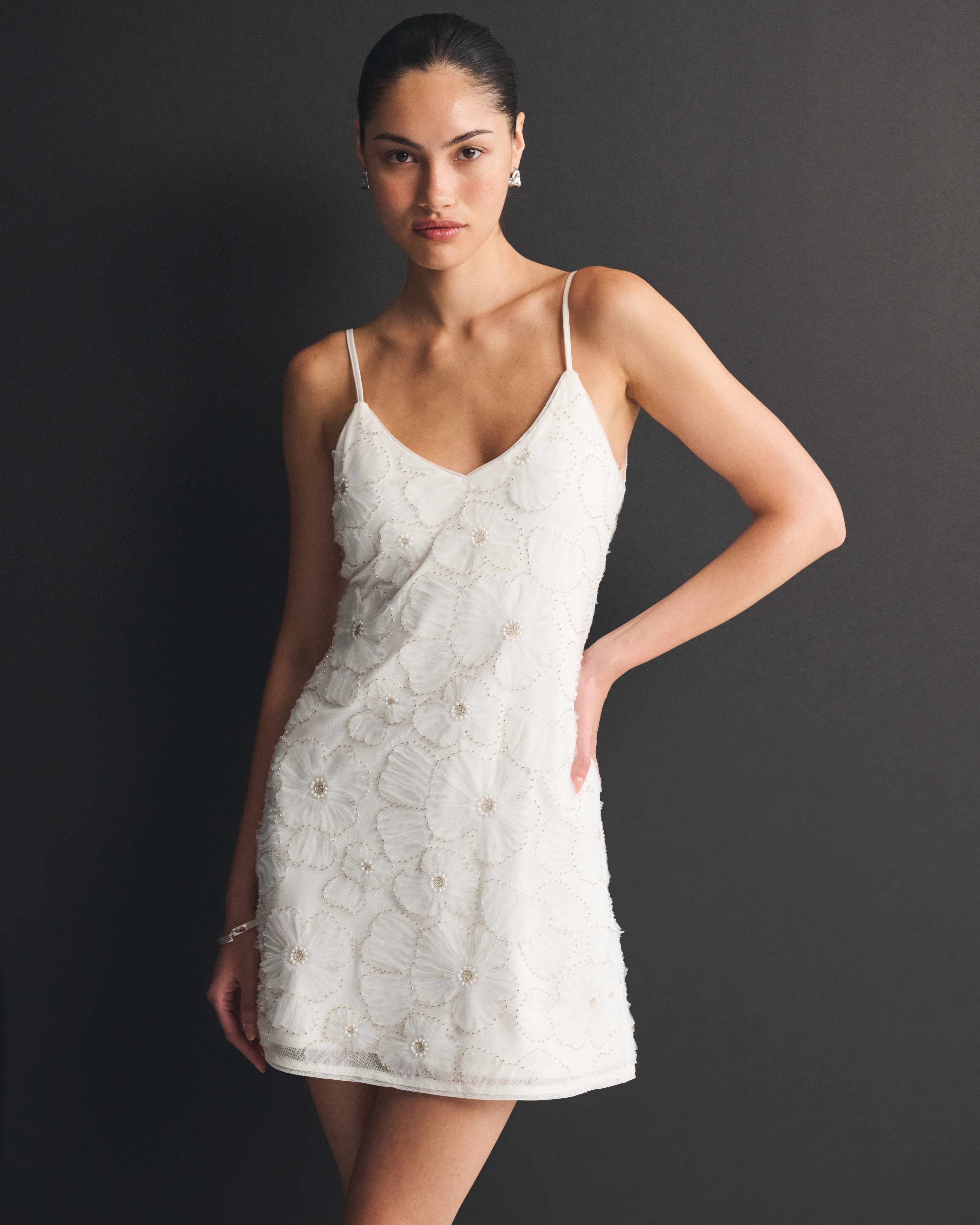 Женские платья Abercrombie & Fitch Embellished Shift Mini Dress — фото 2