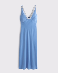 Zonder beha te dragen midi-slipdress met V-hals