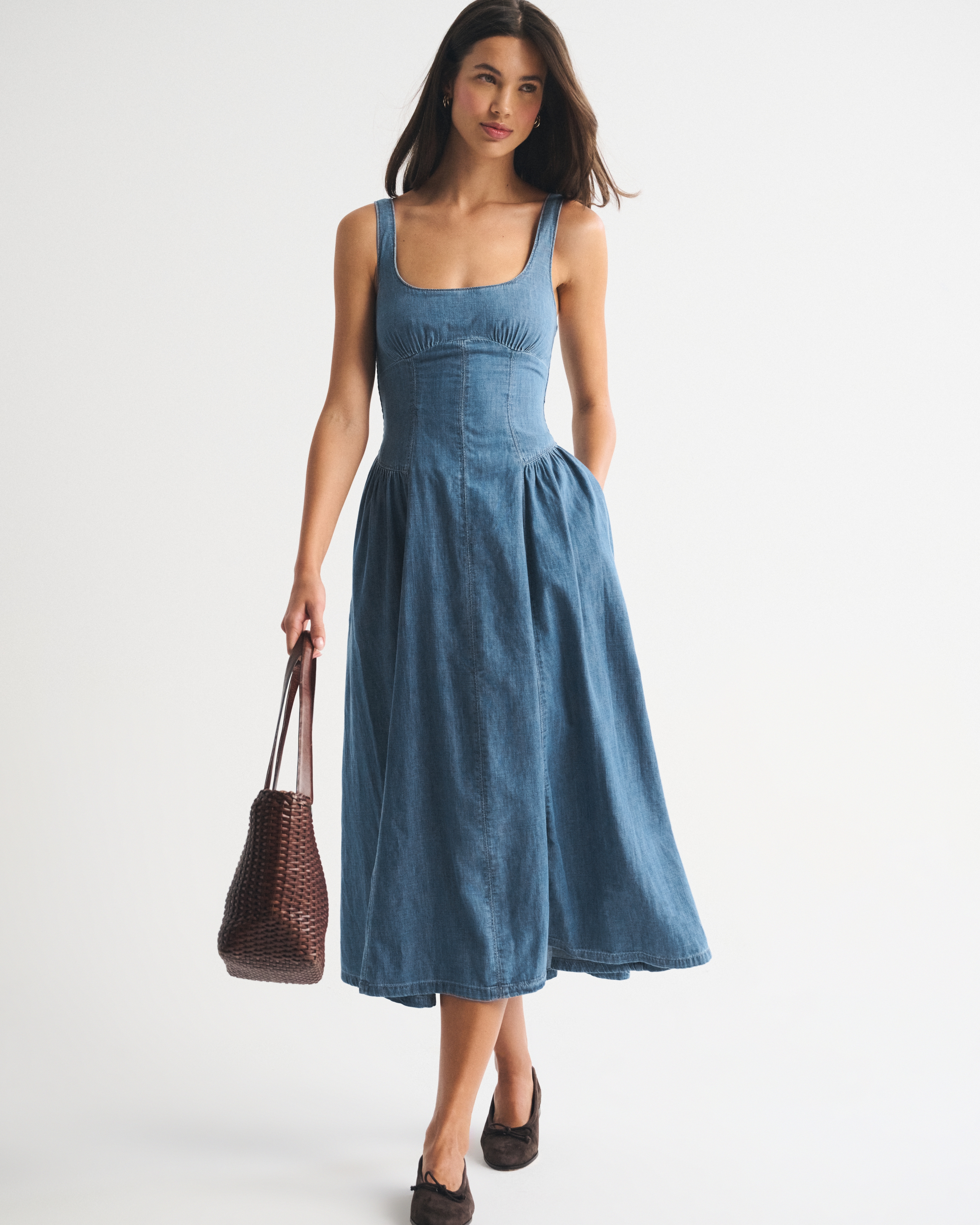Женские платья Abercrombie & Fitch A&F Bra-Free Dylan Chambray Midi Dress — фото 2