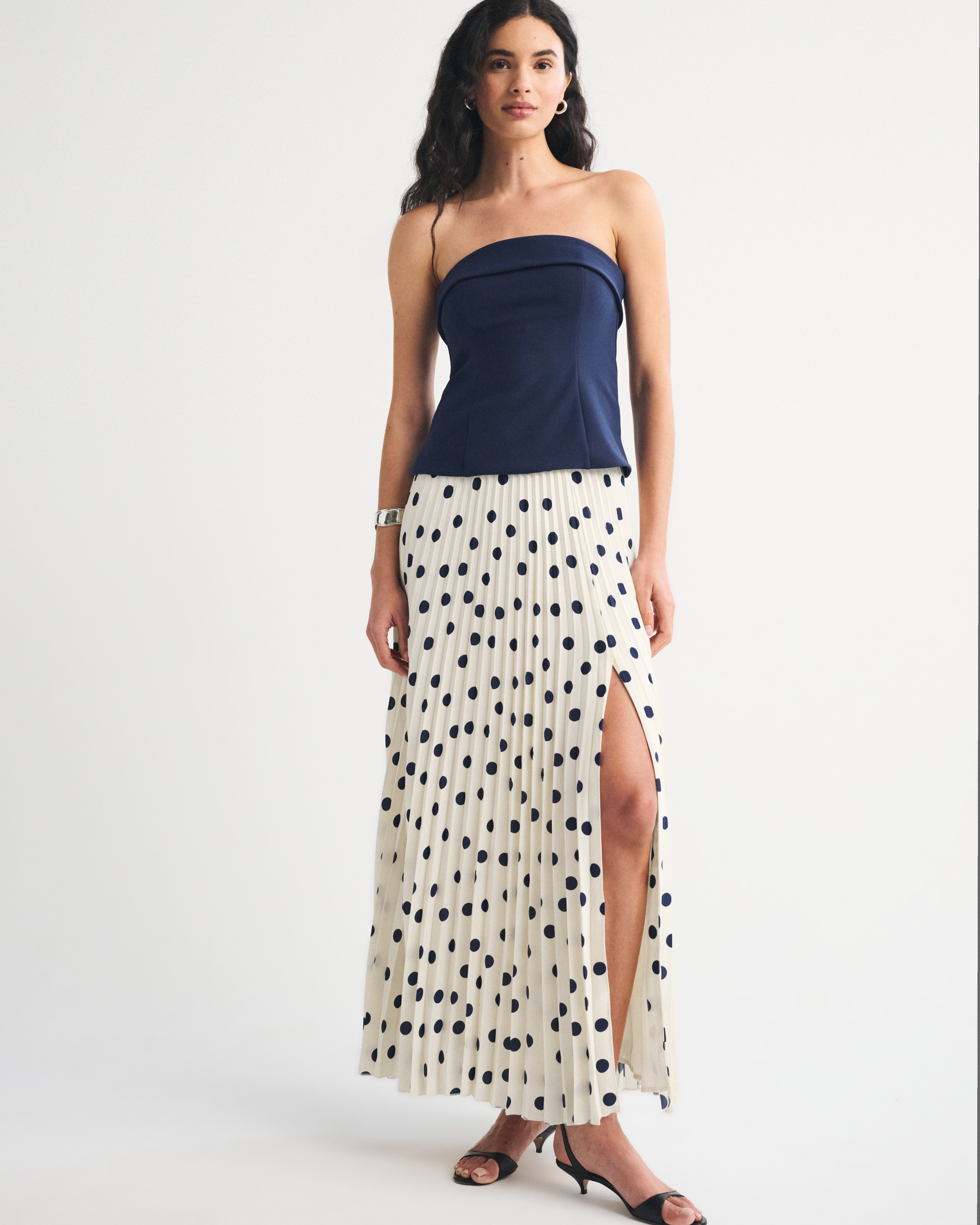 Женские юбки Abercrombie & Fitch High Rise Pleated Maxi Set, цвет: Полуночный синий в горошек — фото 2