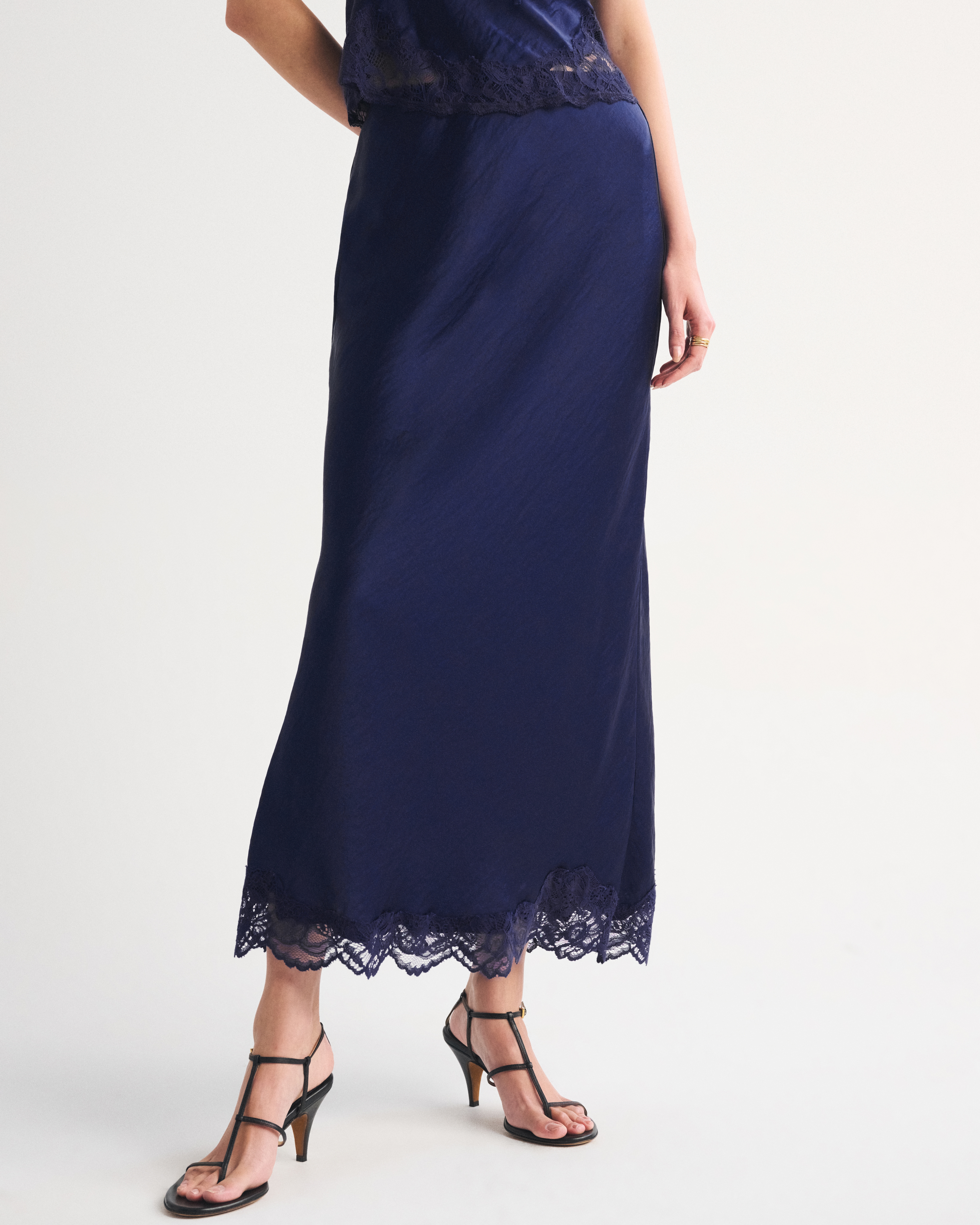 Женские юбки Abercrombie & Fitch High Rise Satin Maxi Set, цвет: Полуночный синий — фото 3