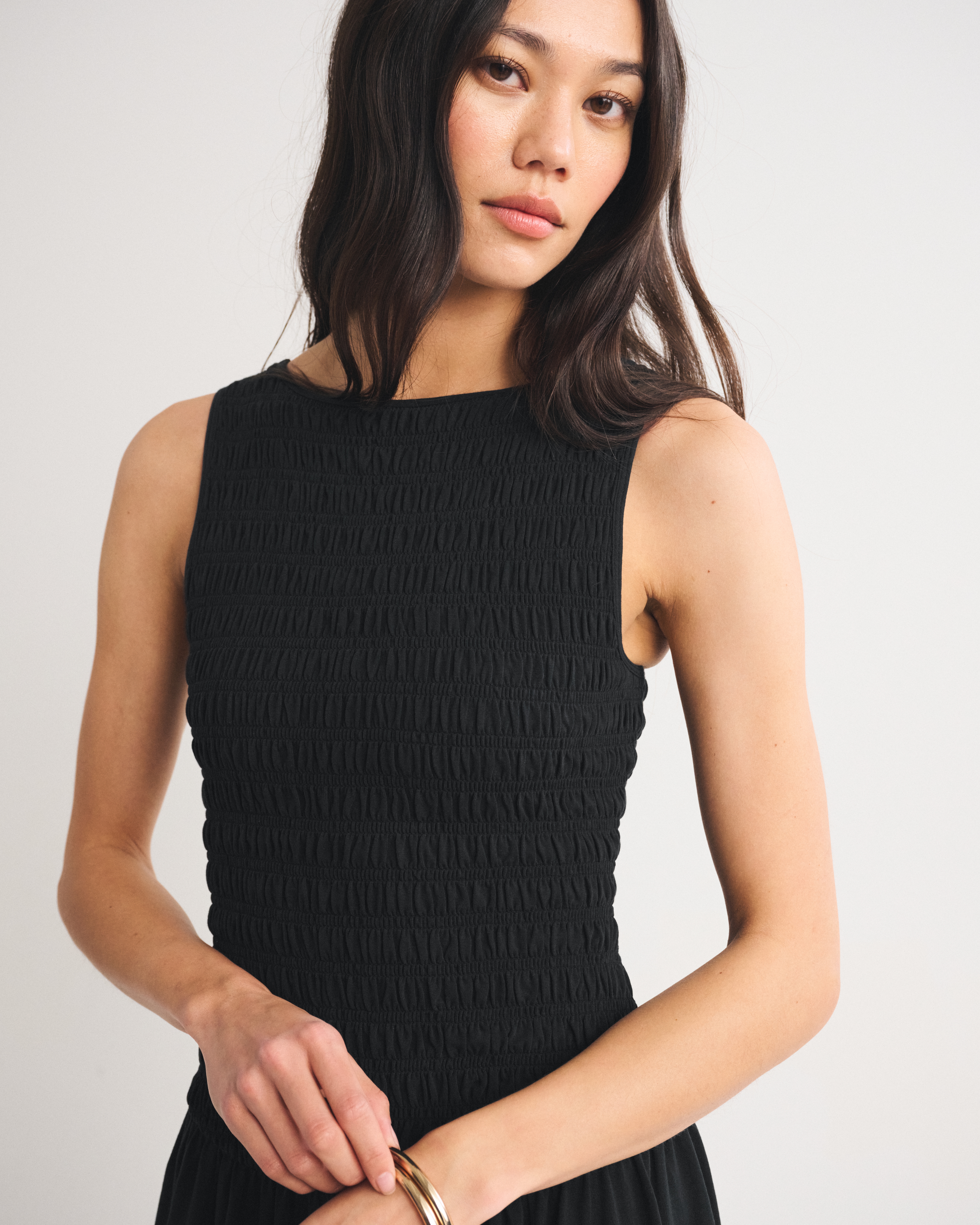 Женские платья Abercrombie & Fitch A&F Sydney Smocked Reversible Neckline Knit Midi Dress — фото 3