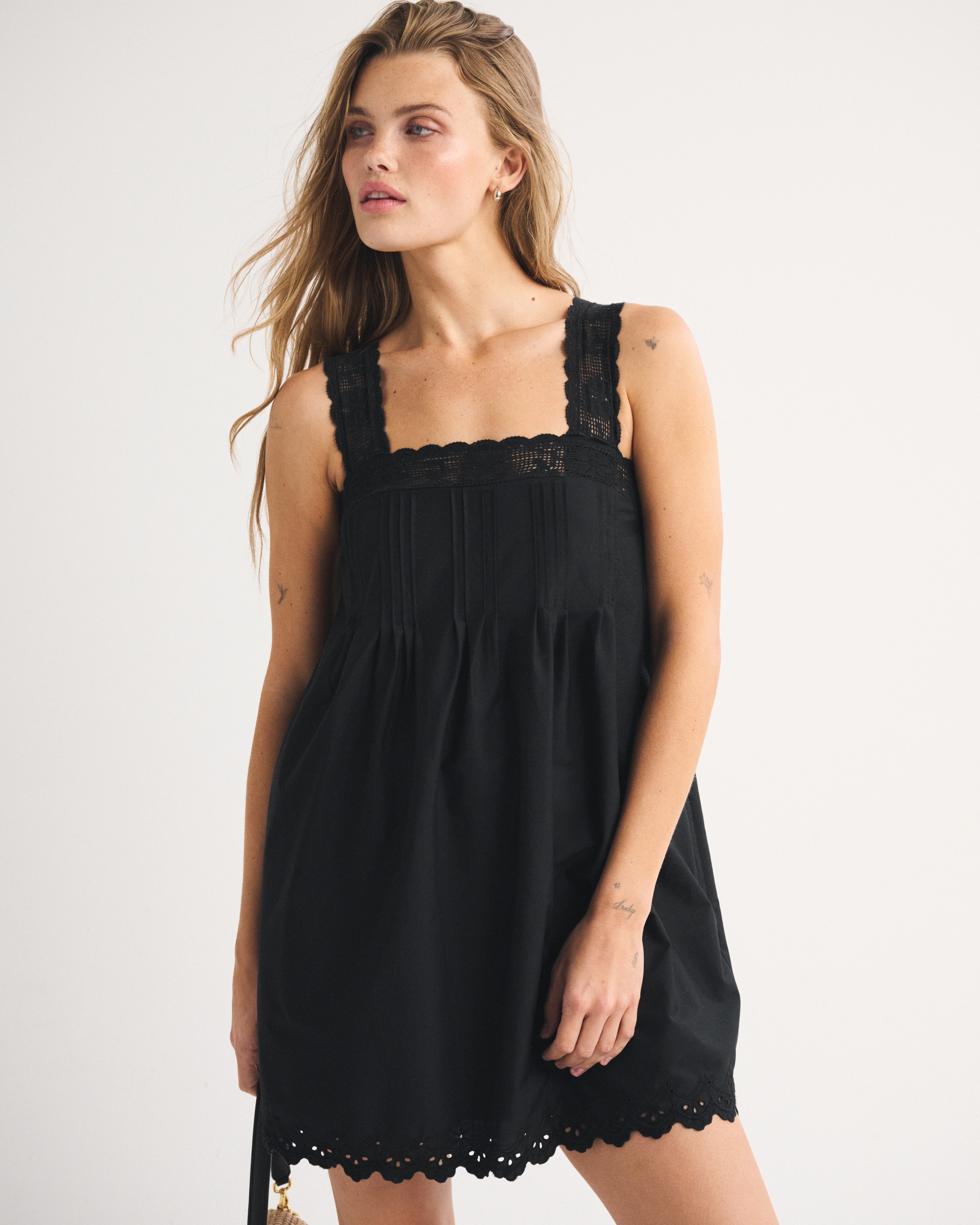 Женские платья Abercrombie & Fitch Lace-Trim Easy Mini Dress — фото 3