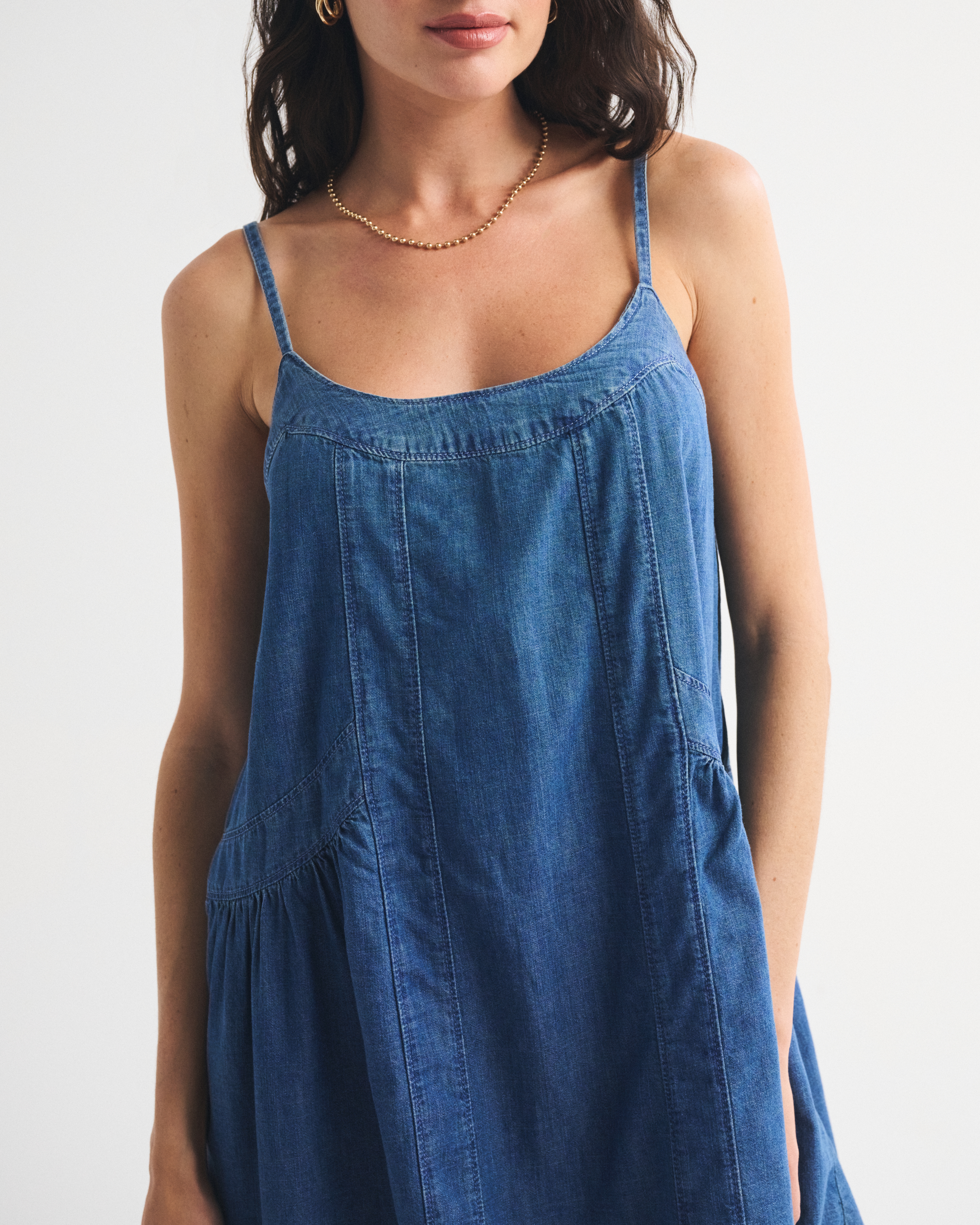 Женские платья Abercrombie & Fitch Denim Scoopneck Flowy Mini Dress — фото 3